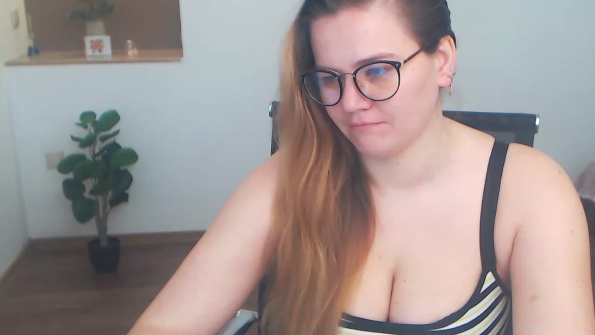 Gallery image thumbnail from KellyKleine's myfreecams stream on, 05/07/2023, 15:02 image 20 of 20