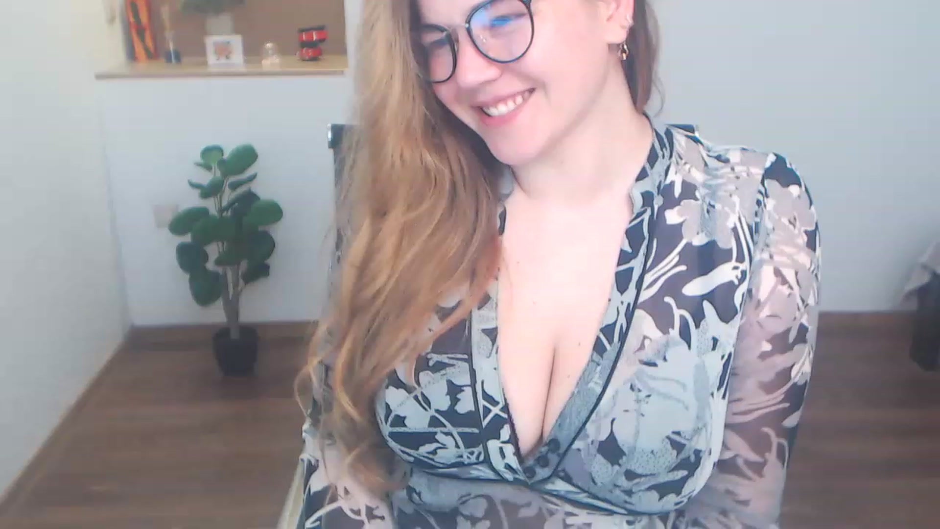 Gallery image thumbnail from KellyKleine's myfreecams stream on, 05/15/2023, 01:17 image 2 of 20