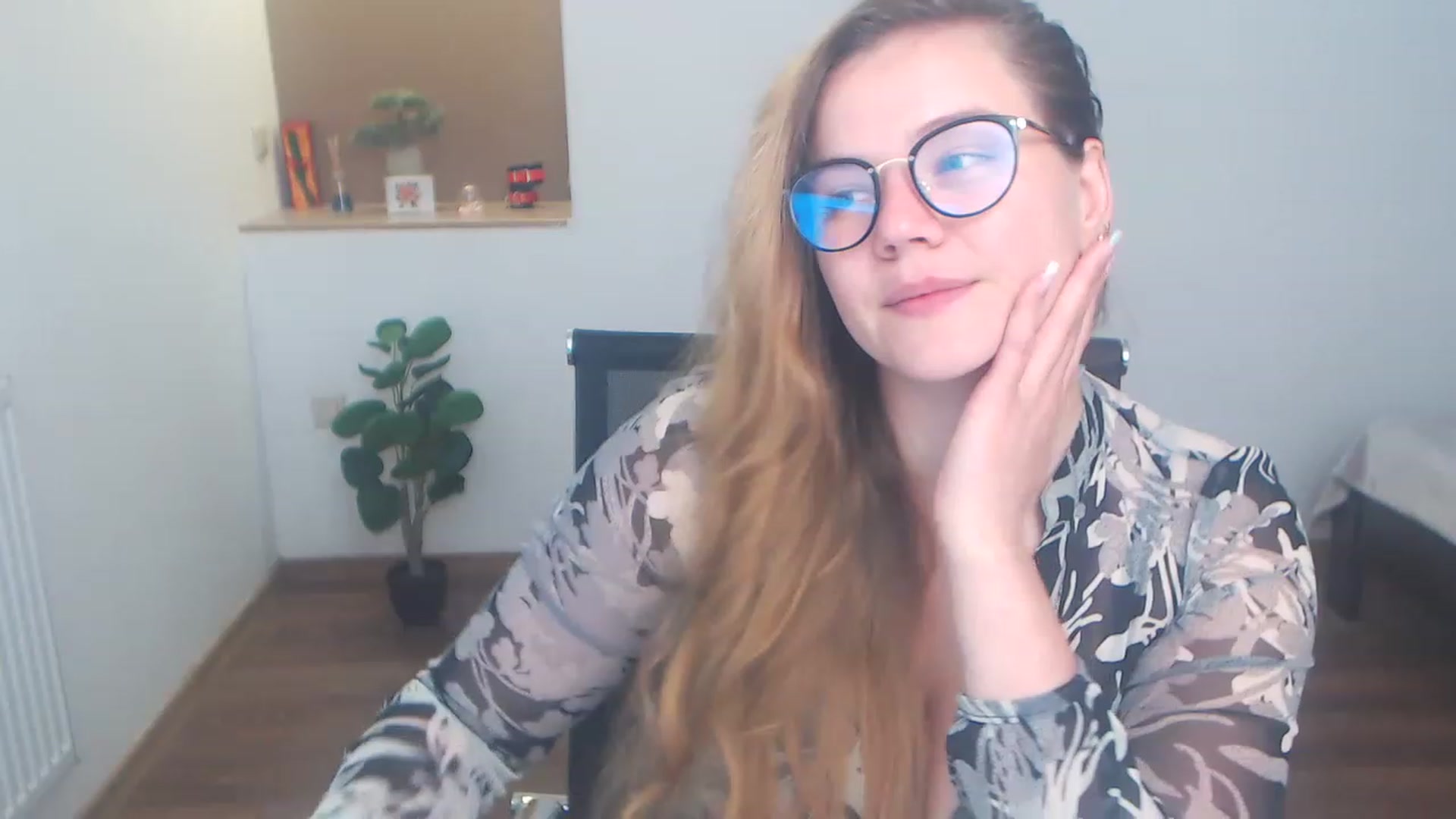 Gallery image thumbnail from KellyKleine's myfreecams stream on, 05/15/2023, 01:17 image 19 of 20