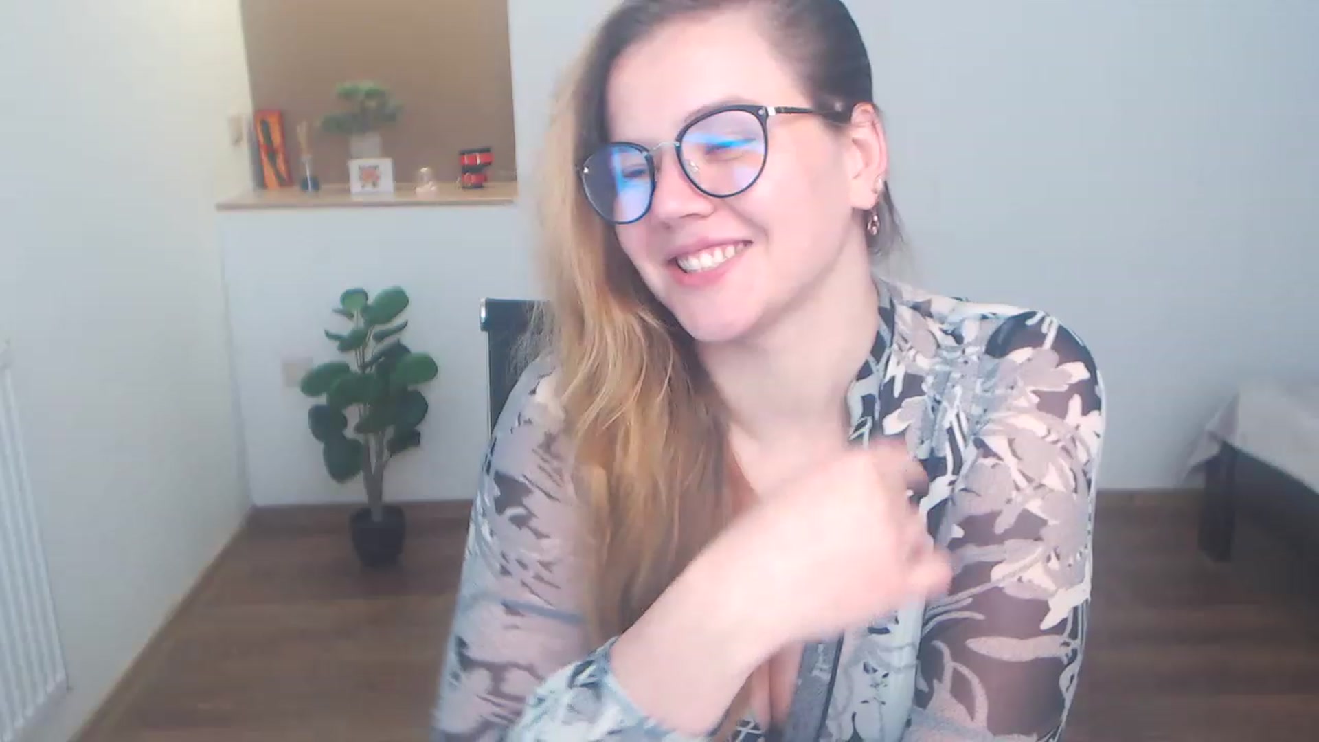 Gallery image thumbnail from KellyKleine's myfreecams stream on, 05/15/2023, 01:17 image 15 of 20