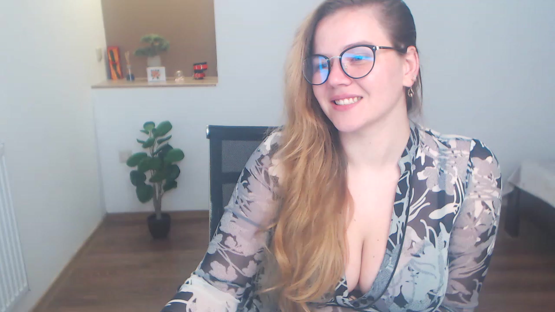 Gallery image thumbnail from KellyKleine's myfreecams stream on, 05/15/2023, 01:17 image 16 of 20