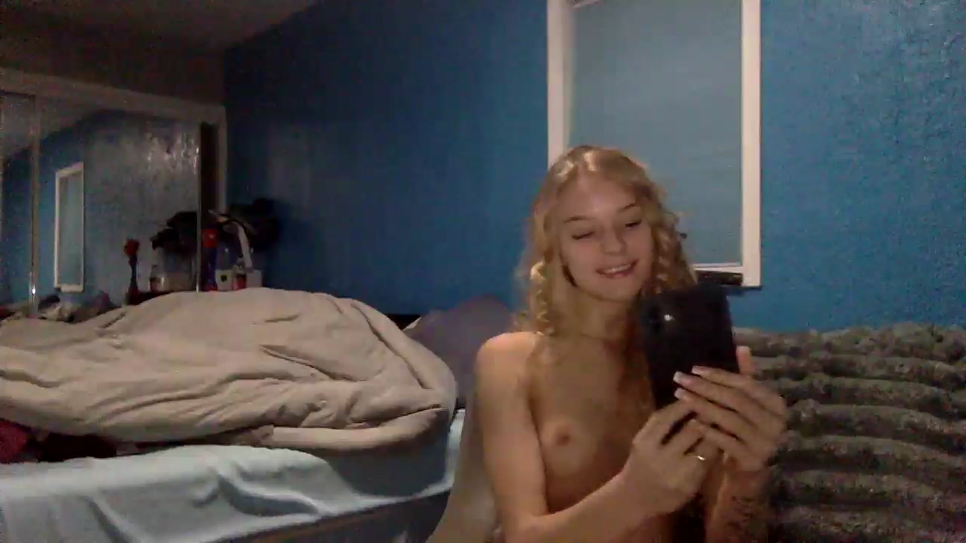 Gallery image thumbnail from KellyLiveYes's myfreecams stream on, 01/21/2025, 24:27 image 11 of 20