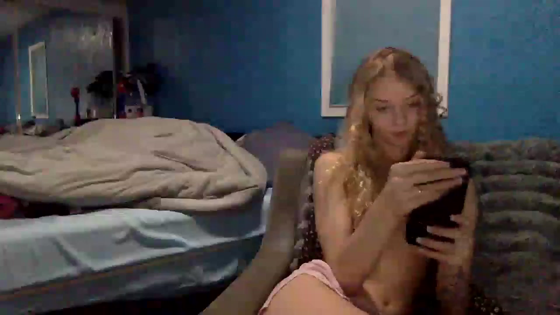 Gallery image thumbnail from KellyLiveYes's myfreecams stream on, 01/21/2025, 24:27 image 15 of 20