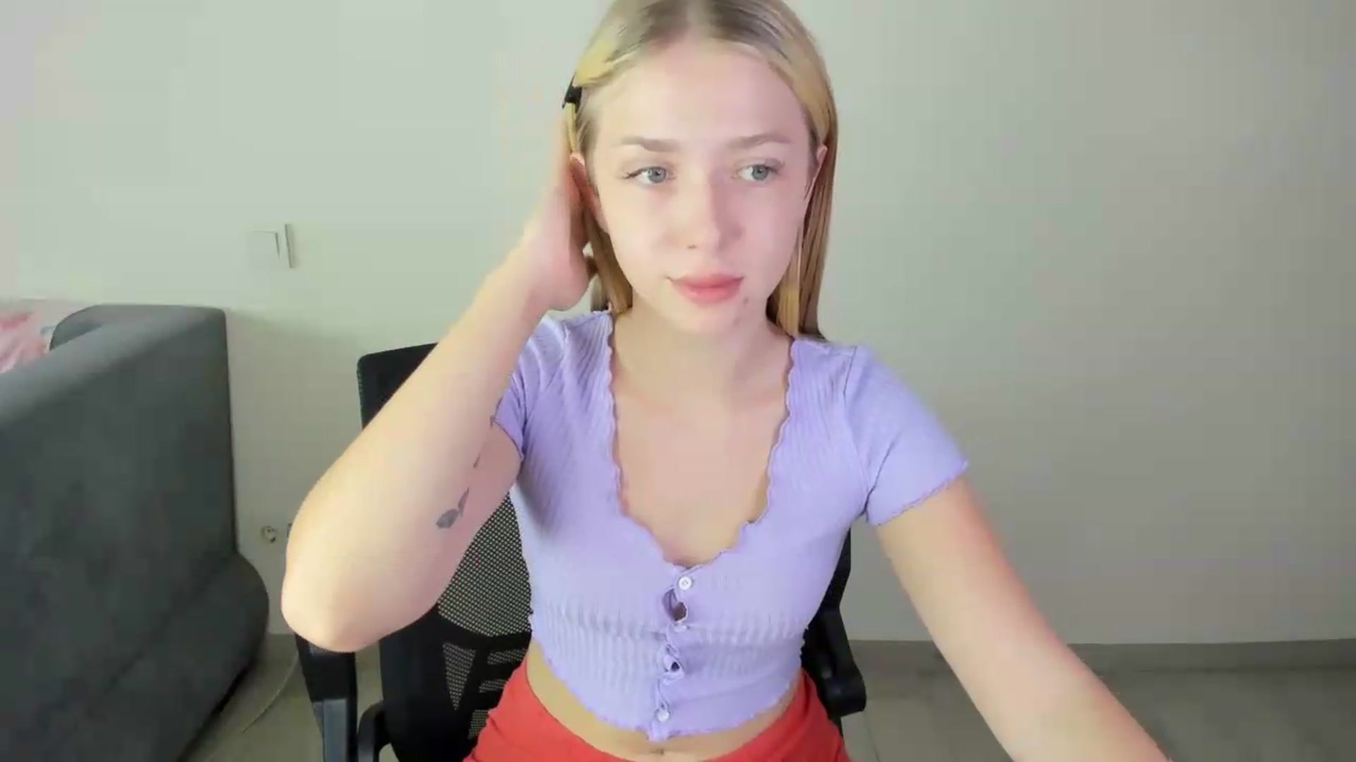 Gallery image thumbnail from KellyLuv_'s myfreecams stream on, 08/16/2026, 11:41 image 17 of 20