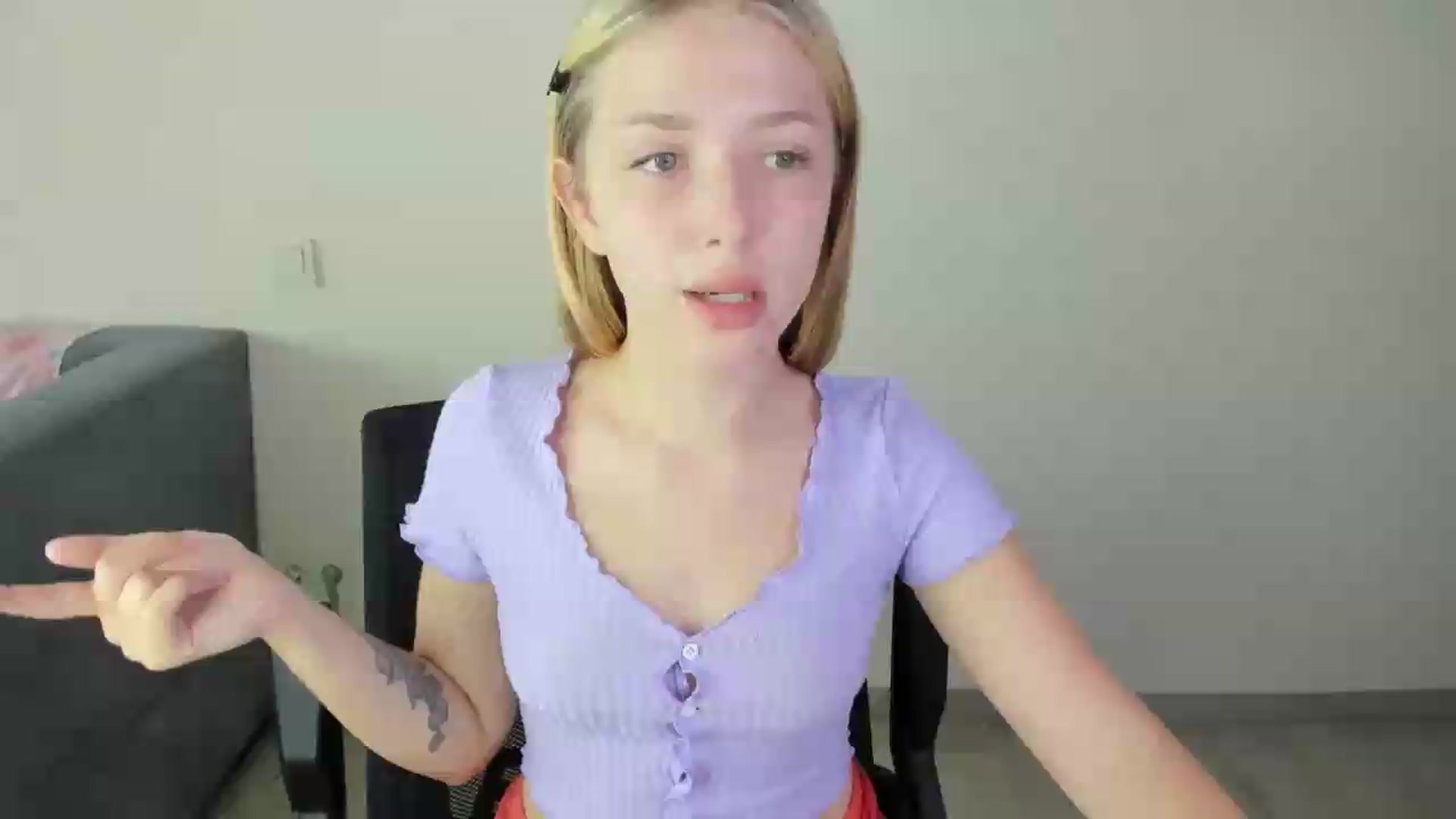 Gallery image thumbnail from KellyLuv_'s myfreecams stream on, 08/16/2026, 12:05 image 8 of 20