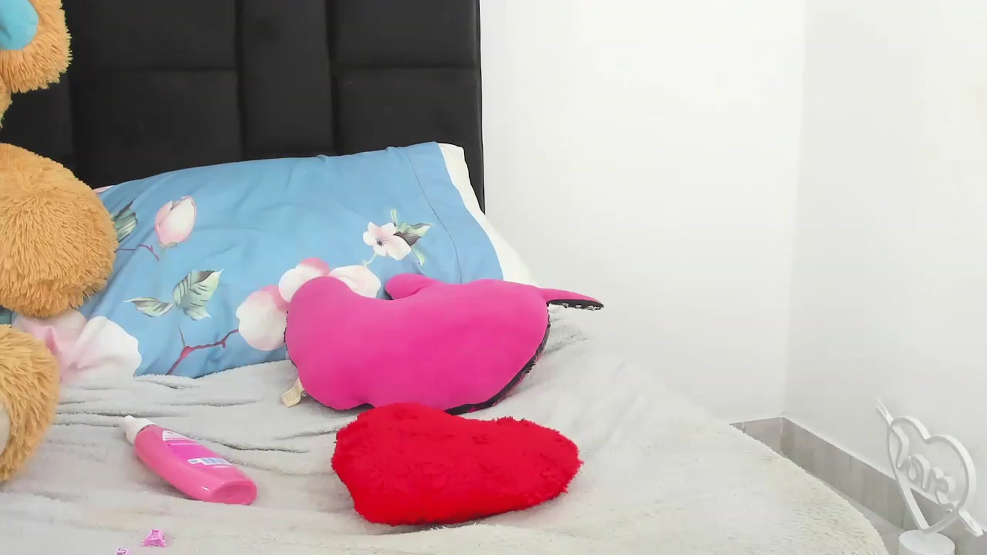 Gallery image thumbnail from KellyManely's myfreecams stream on, 12/27/2022, 14:59 image 8 of 20