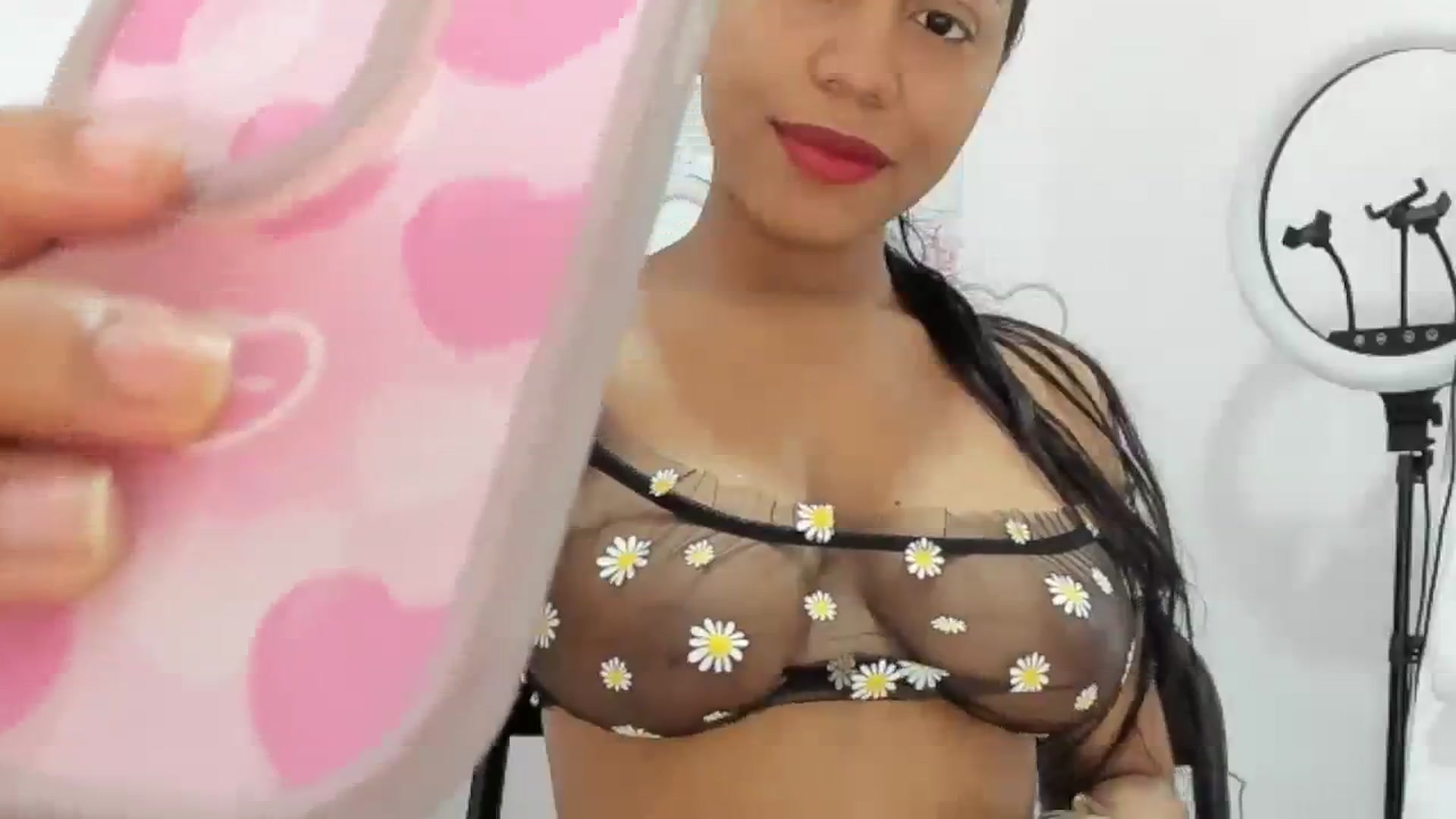 Gallery image thumbnail from KellyManely's myfreecams stream on, 12/02/2023, 13:39 image 15 of 20