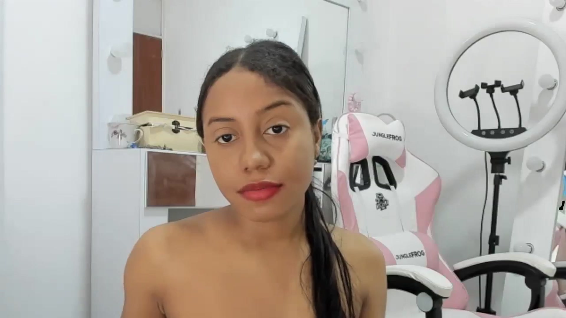 Gallery image thumbnail from KellyManely's myfreecams stream on, 12/16/2023, 16:10 image 20 of 20