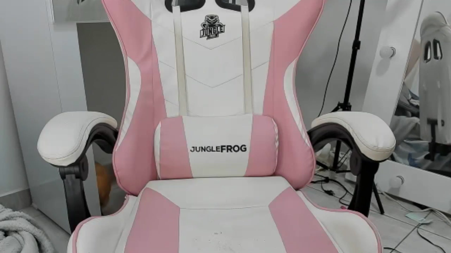 Gallery image thumbnail from KellyManely's myfreecams stream on, 01/20/2024, 16:13 image 2 of 20