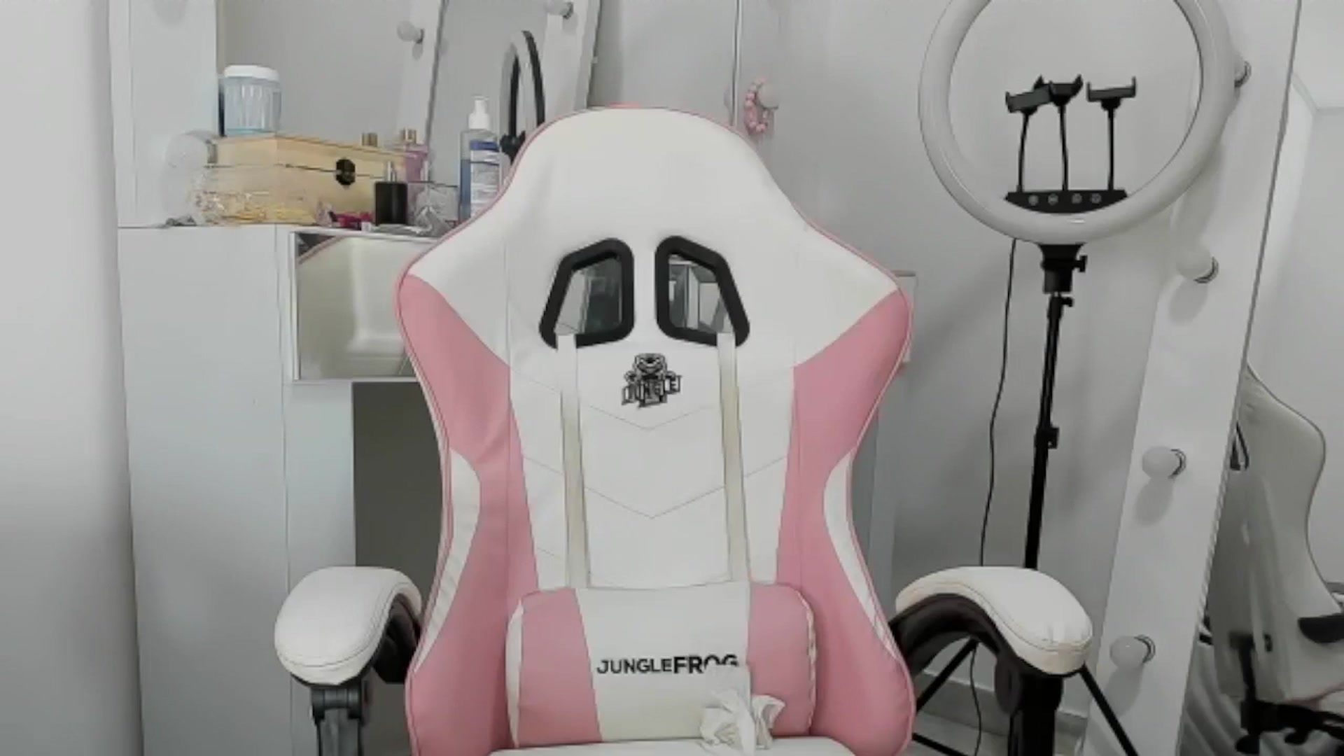 Gallery image thumbnail from KellyManely's myfreecams stream on, 01/24/2024, 14:23 image 8 of 20