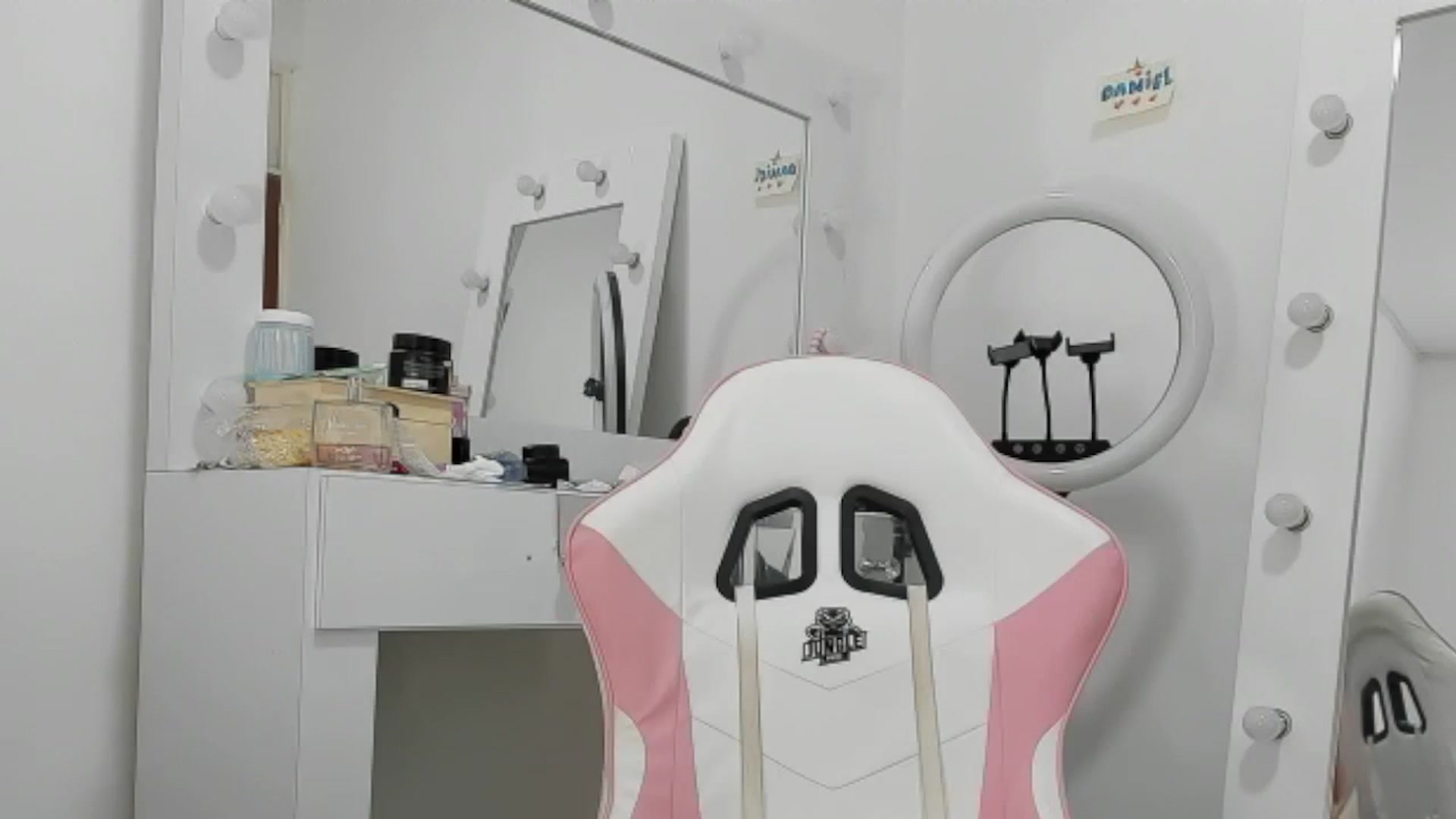 Gallery image thumbnail from KellyManely's myfreecams stream on, 01/29/2024, 15:17 image 18 of 20