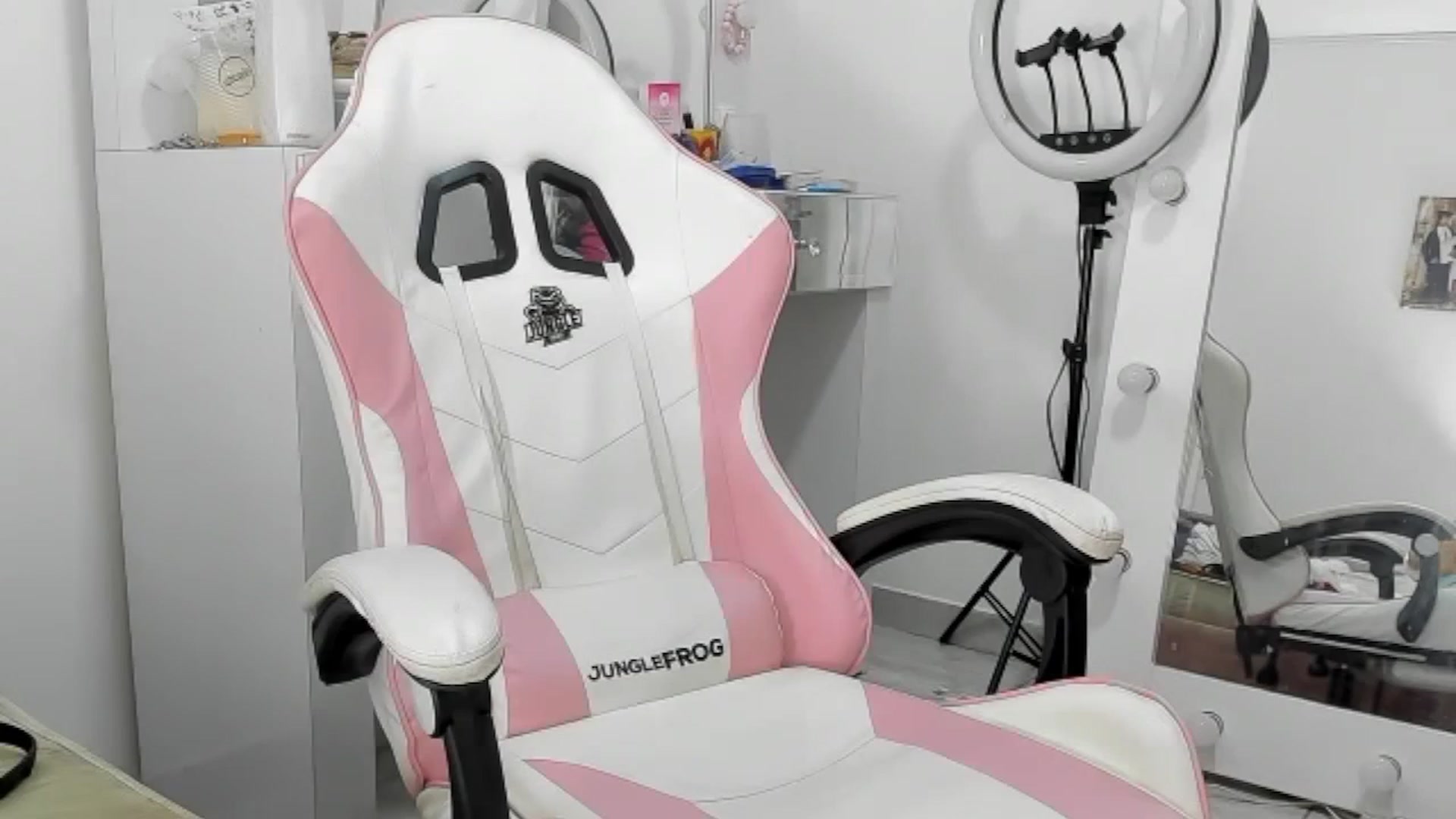 Gallery image thumbnail from KellyManely's myfreecams stream on, 03/07/2024, 15:57 image 11 of 20