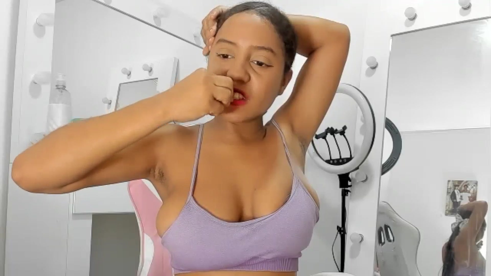 Gallery image thumbnail from KellyManely's myfreecams stream on, 03/13/2024, 02:39 image 18 of 20
