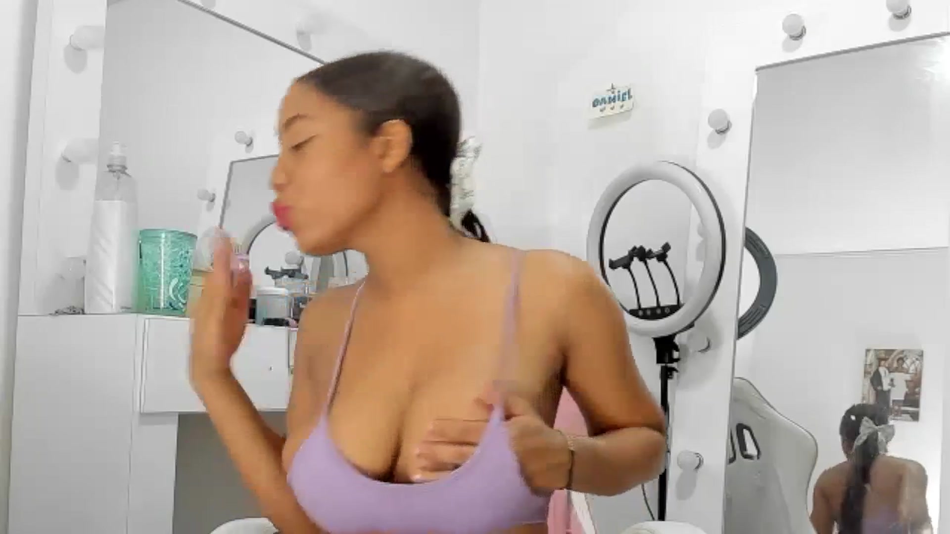 Gallery image thumbnail from KellyManely's myfreecams stream on, 03/13/2024, 02:39 image 10 of 20