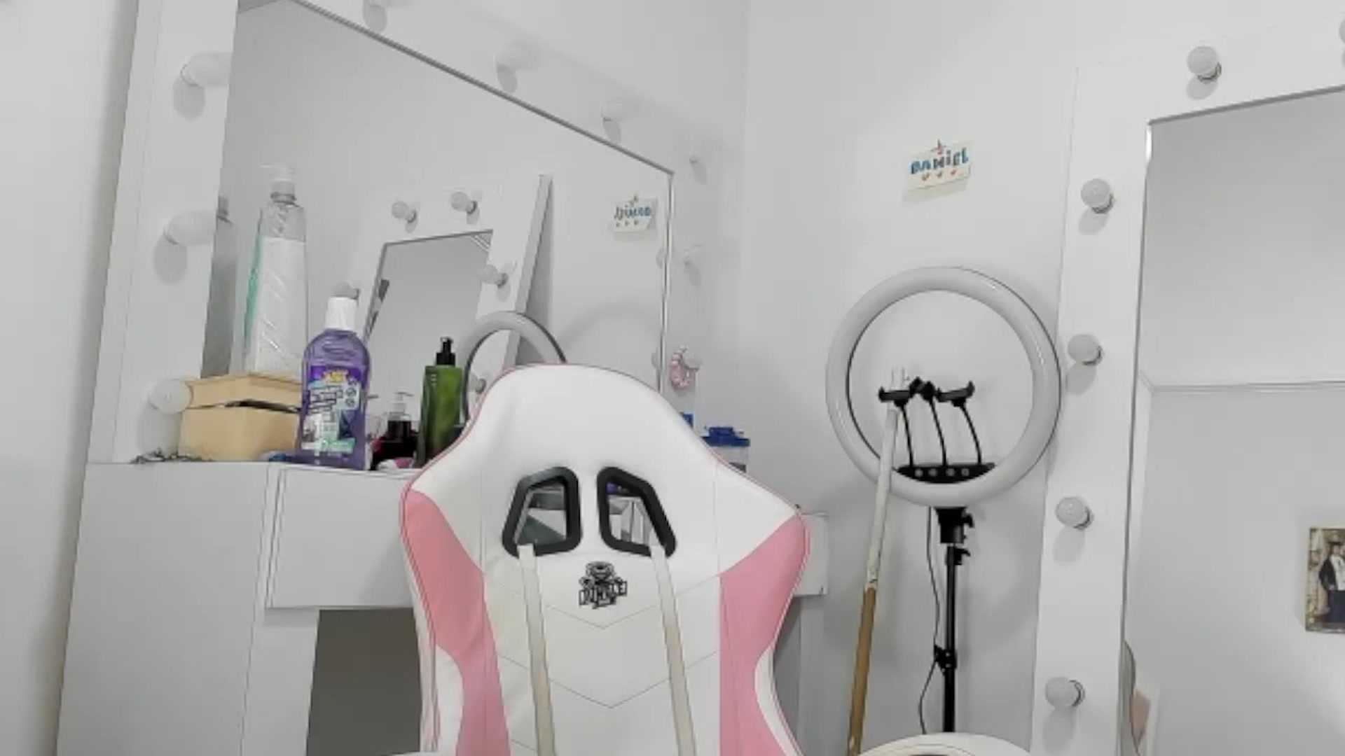 Gallery image thumbnail from KellyManely's myfreecams stream on, 04/03/2024, 14:47 image 20 of 20
