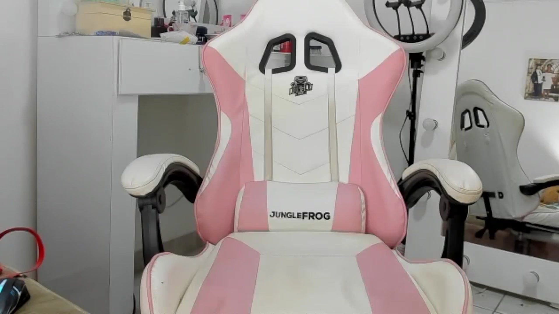 Gallery image thumbnail from KellyManely's myfreecams stream on, 04/08/2024, 14:14 image 6 of 20