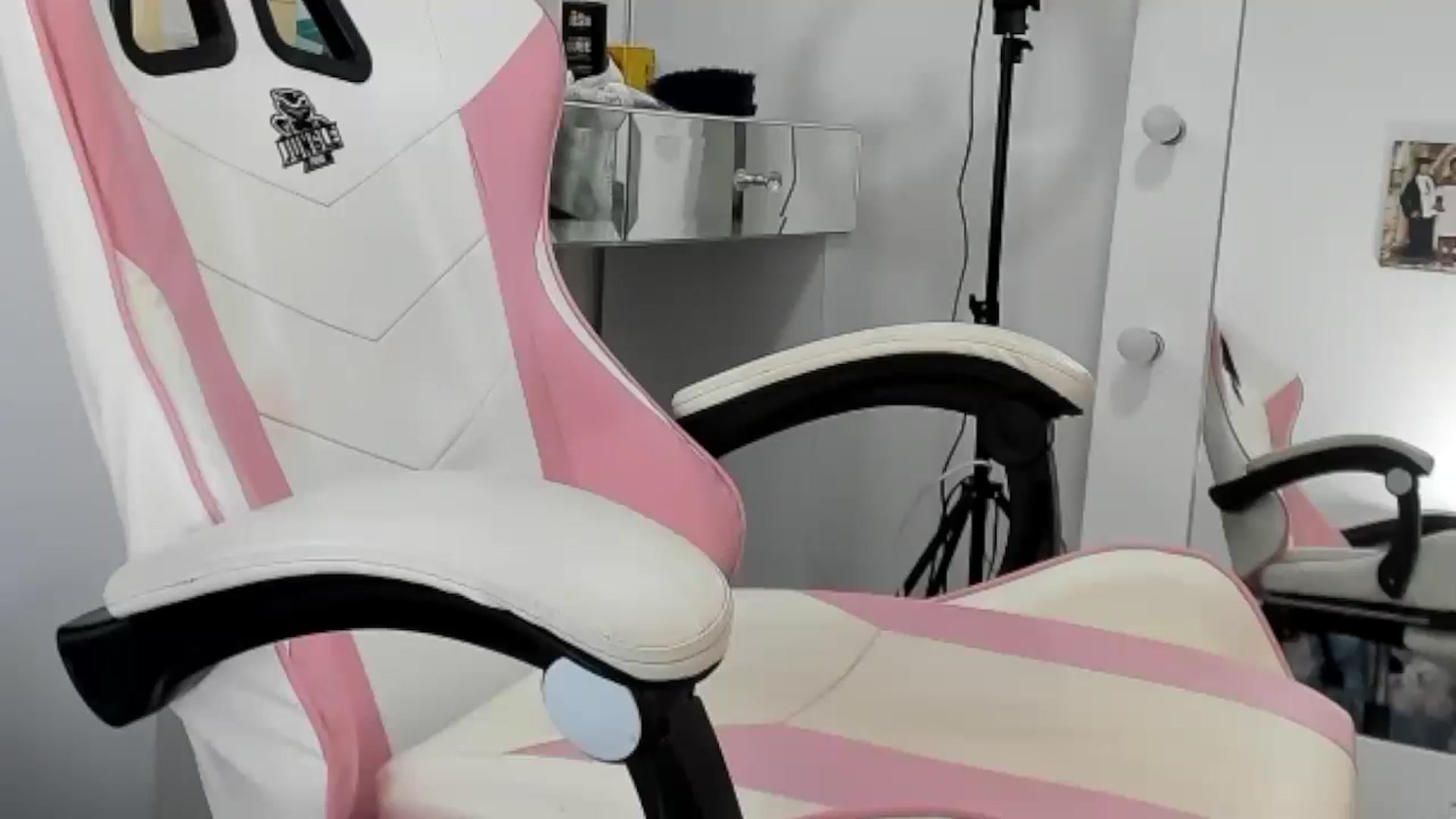 Gallery image thumbnail from KellyManely's myfreecams stream on, 05/22/2024, 14:04 image 6 of 20