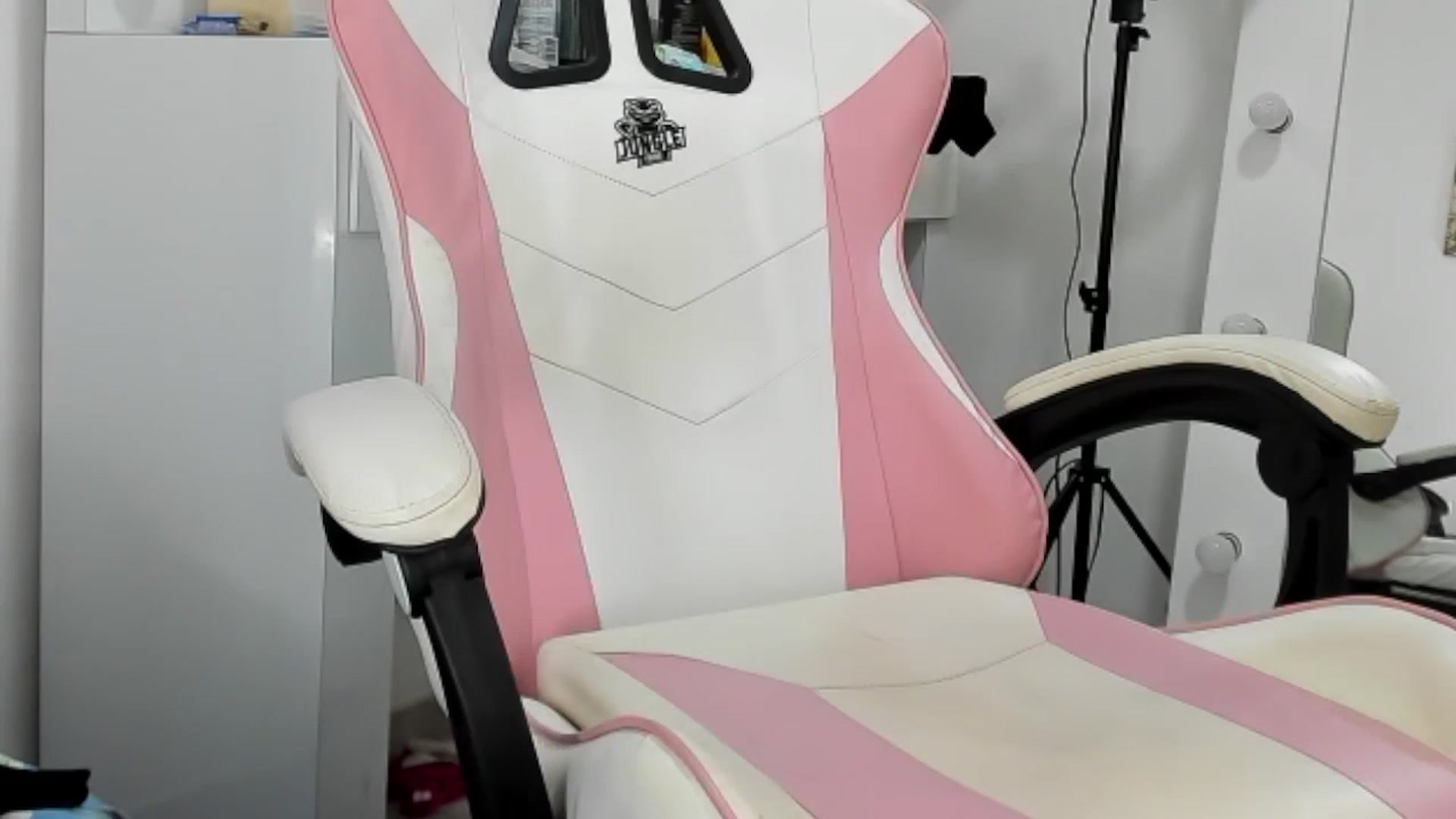 Gallery image thumbnail from KellyManely's myfreecams stream on, 06/10/2024, 14:45 image 20 of 20