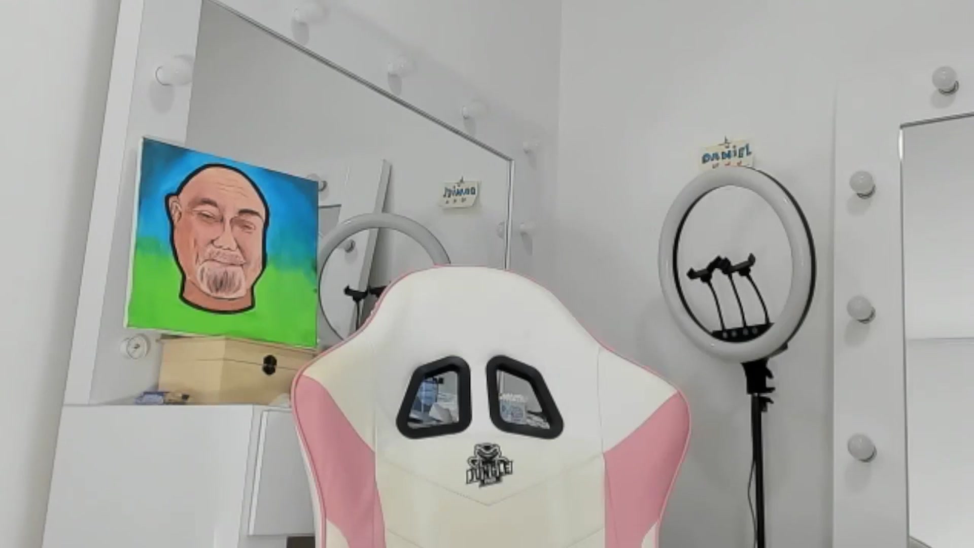 Gallery image thumbnail from KellyManely's myfreecams stream on, 06/21/2024, 15:18 image 20 of 20