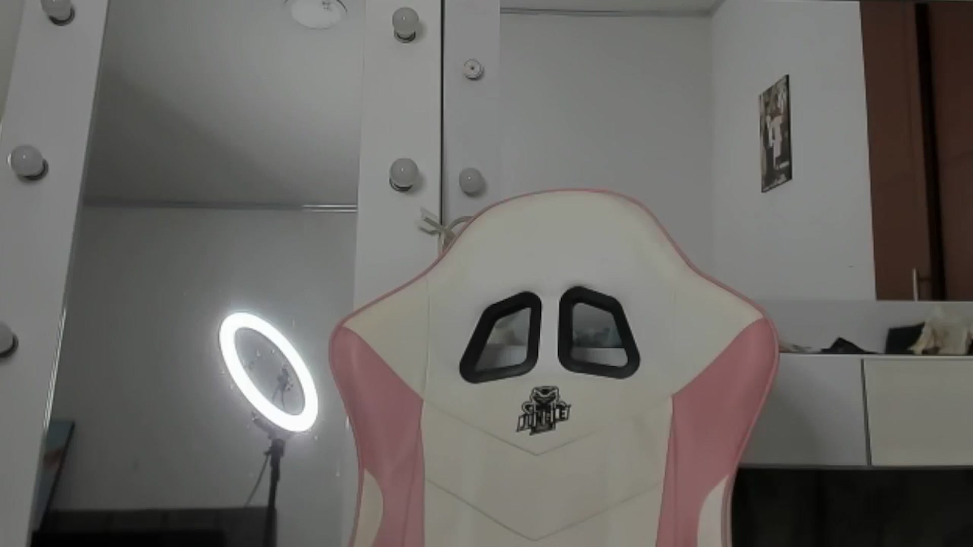 Gallery image thumbnail from KellyManely's myfreecams stream on, 07/10/2024, 13:45 image 11 of 20