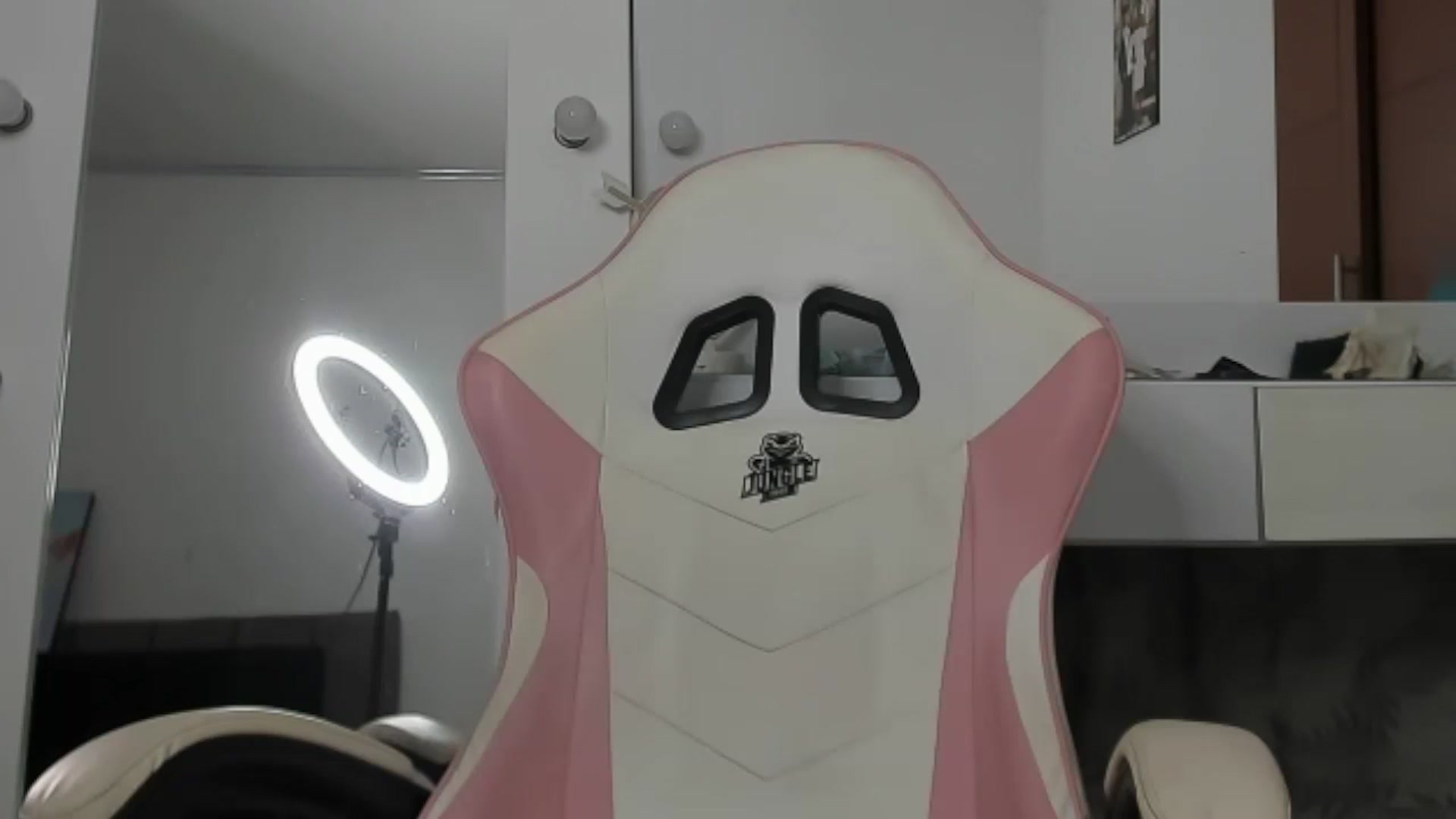 Gallery image thumbnail from KellyManely's myfreecams stream on, 07/10/2024, 15:16 image 6 of 20