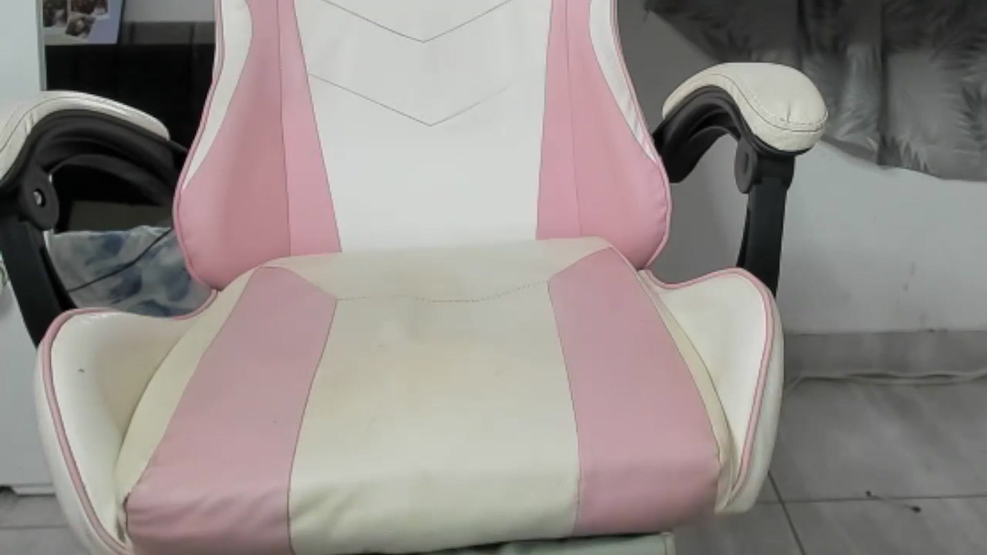 Gallery image thumbnail from KellyManely's myfreecams stream on, 07/13/2024, 16:30 image 9 of 20