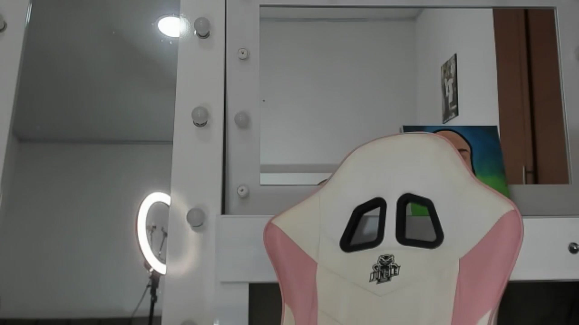 Gallery image thumbnail from KellyManely's myfreecams stream on, 08/12/2024, 14:42 image 19 of 20