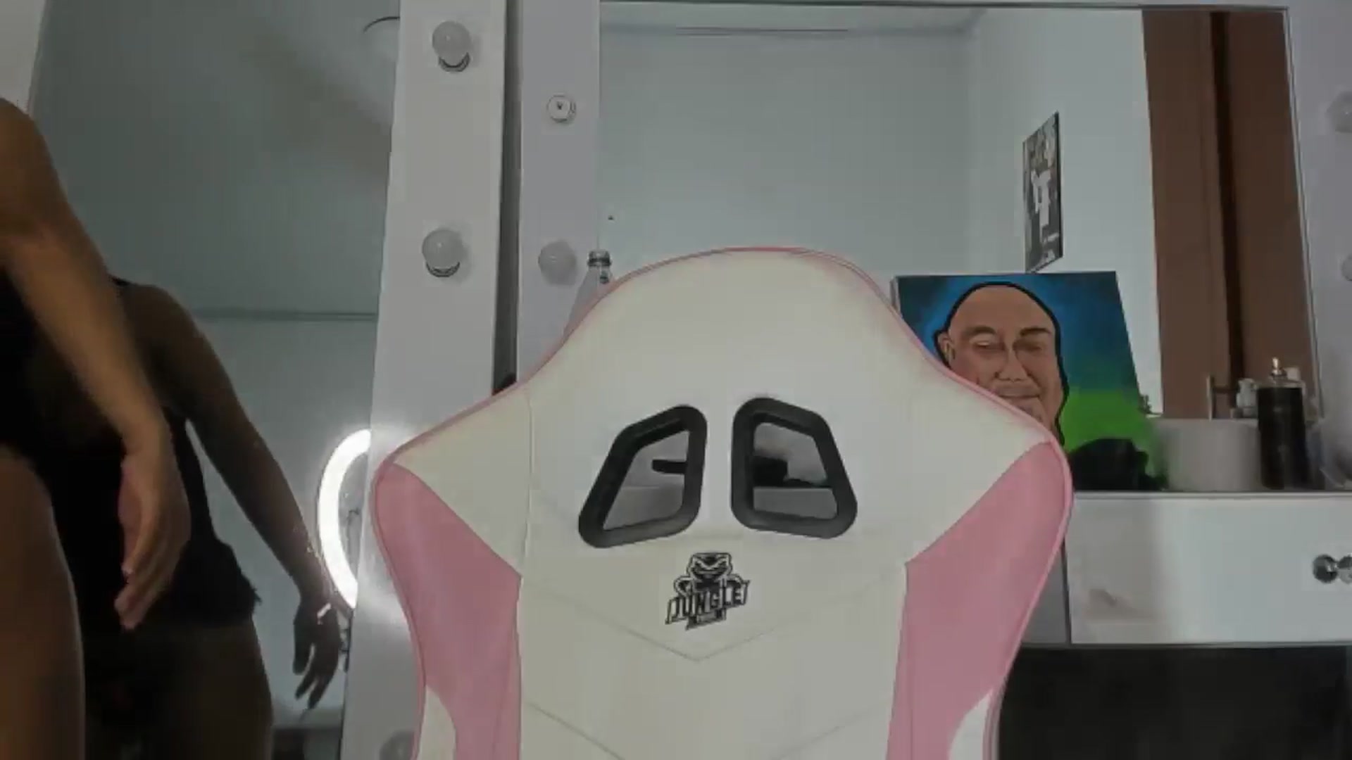 Gallery image thumbnail from KellyManely's myfreecams stream on, 08/15/2024, 14:06 image 4 of 20