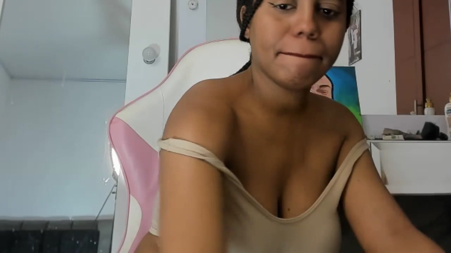 Gallery image thumbnail from KellyManely's myfreecams stream on, 09/19/2024, 14:58 image 18 of 20