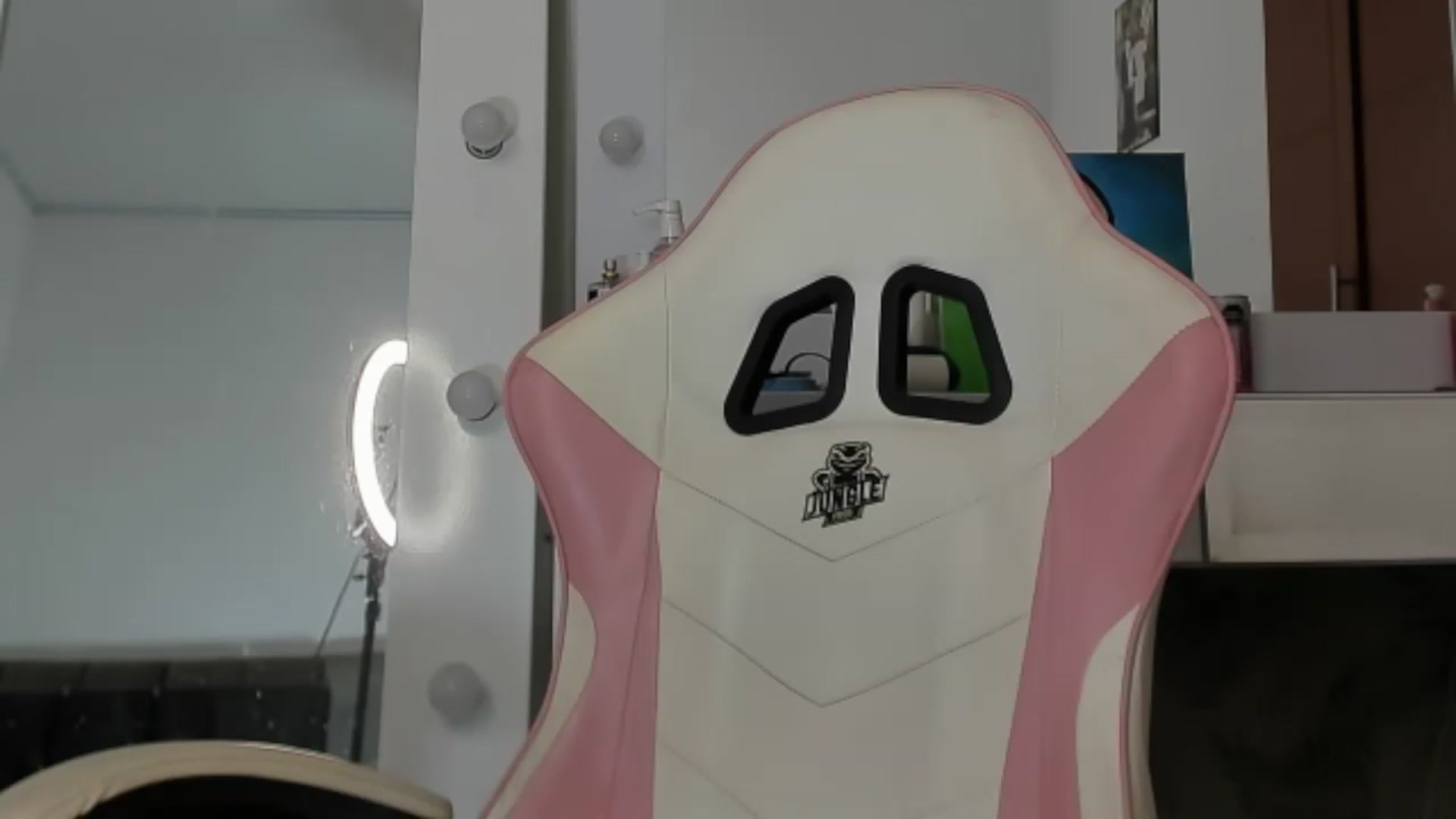 Gallery image thumbnail from KellyManely's myfreecams stream on, 09/28/2024, 14:48 image 20 of 20