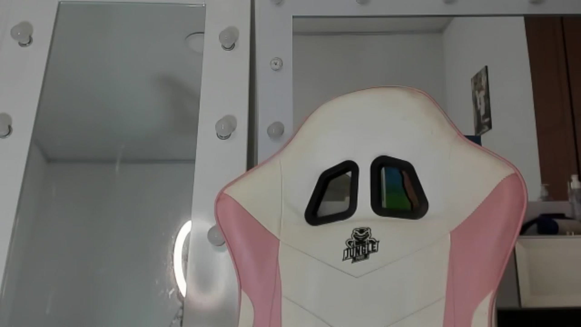 Gallery image thumbnail from KellyManely's myfreecams stream on, 10/15/2024, 14:14 image 9 of 20