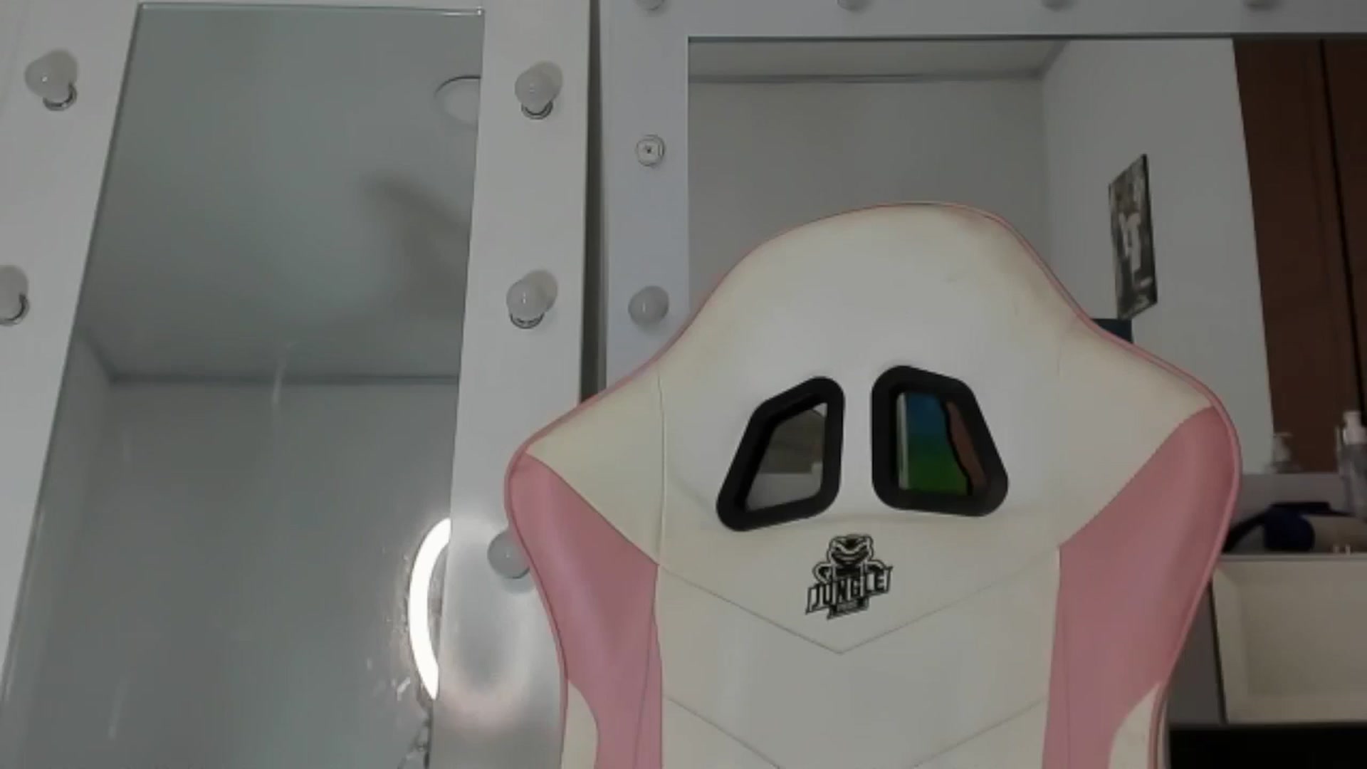 Gallery image thumbnail from KellyManely's myfreecams stream on, 10/15/2024, 14:14 image 8 of 20