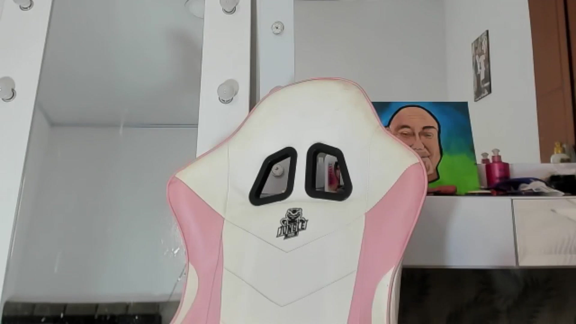 Gallery image thumbnail from KellyManely's myfreecams stream on, 10/19/2024, 14:29 image 5 of 20
