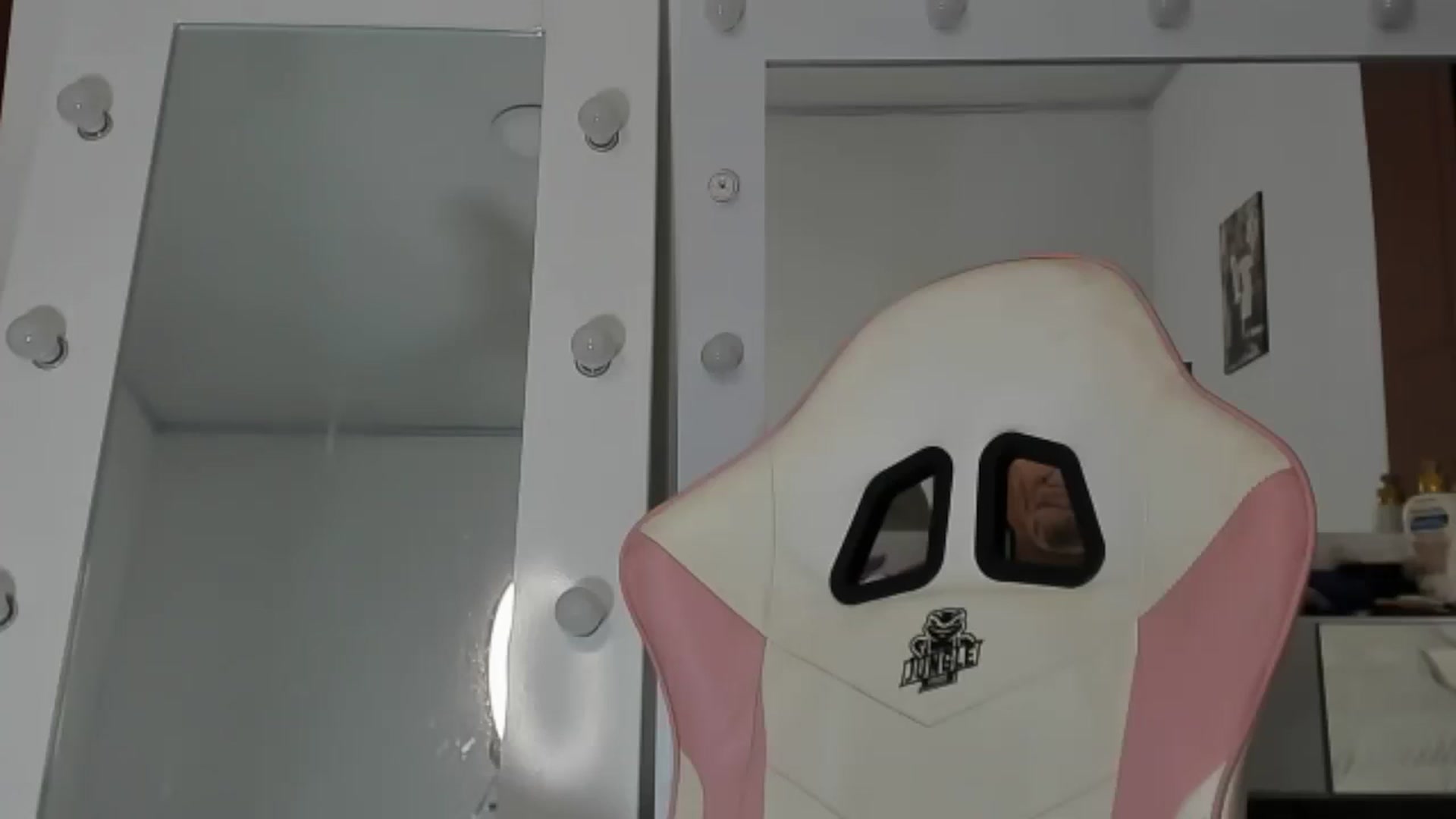 Gallery image thumbnail from KellyManely's myfreecams stream on, 10/22/2024, 14:52 image 8 of 20