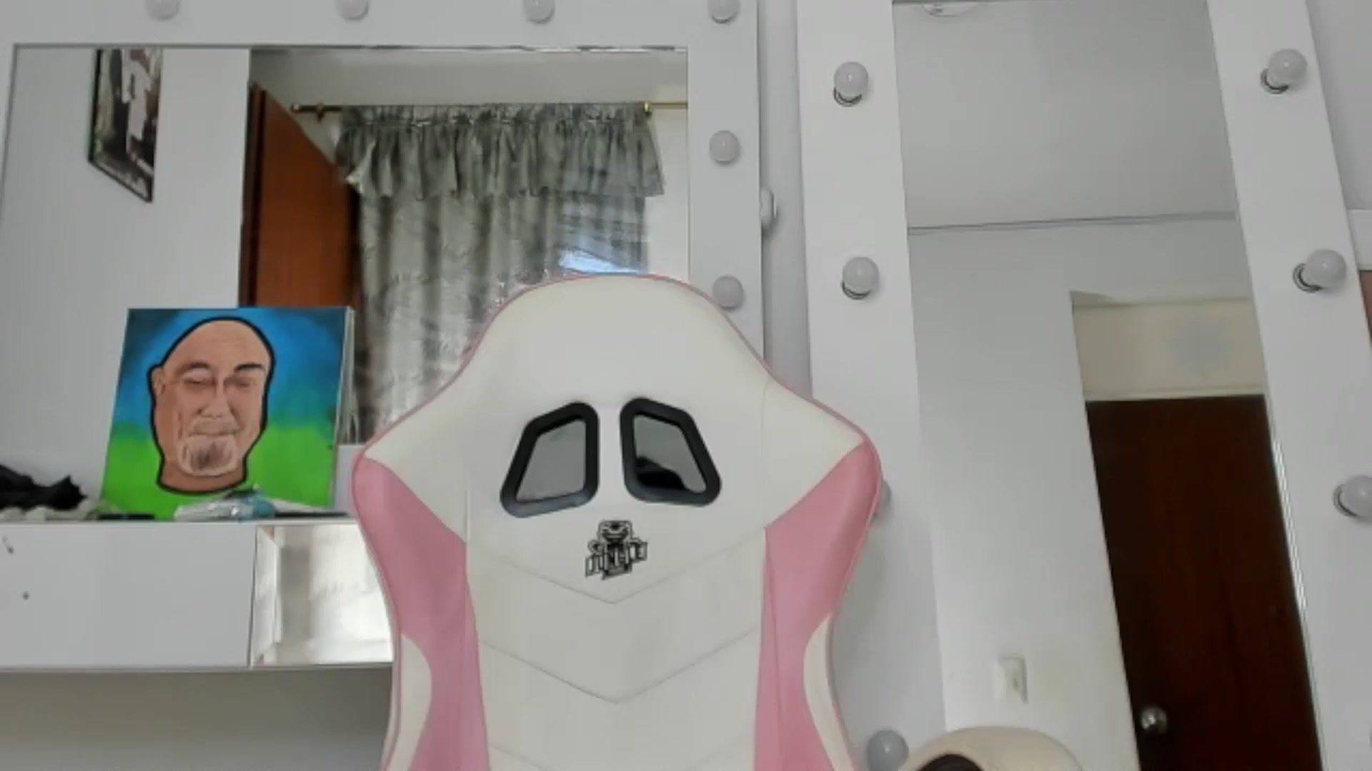 Gallery image thumbnail from KellyManely's myfreecams stream on, 11/26/2024, 14:28 image 17 of 20