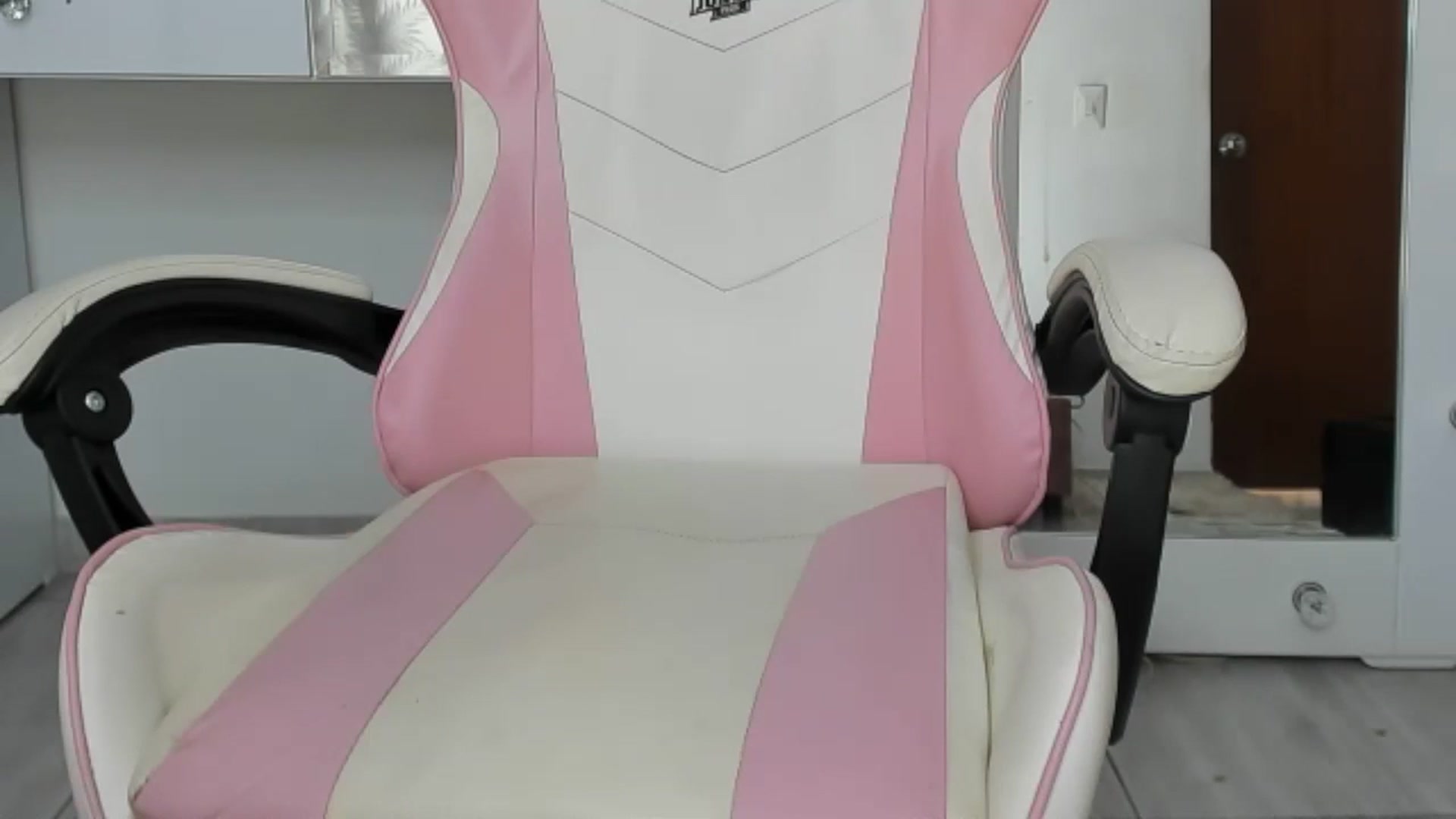 Gallery image thumbnail from KellyManely's myfreecams stream on, 11/27/2024, 14:25 image 5 of 20