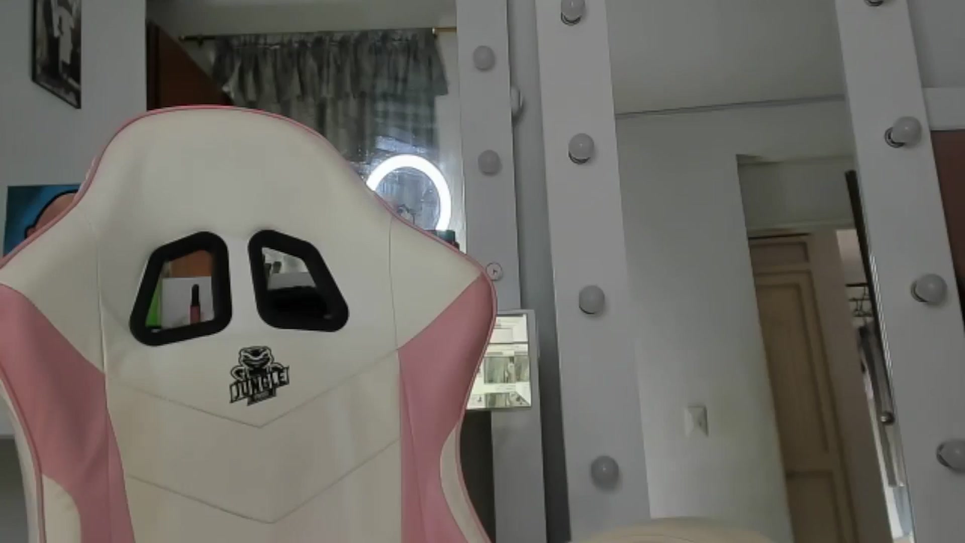 Gallery image thumbnail from KellyManely's myfreecams stream on, 11/30/2024, 16:00 image 10 of 20