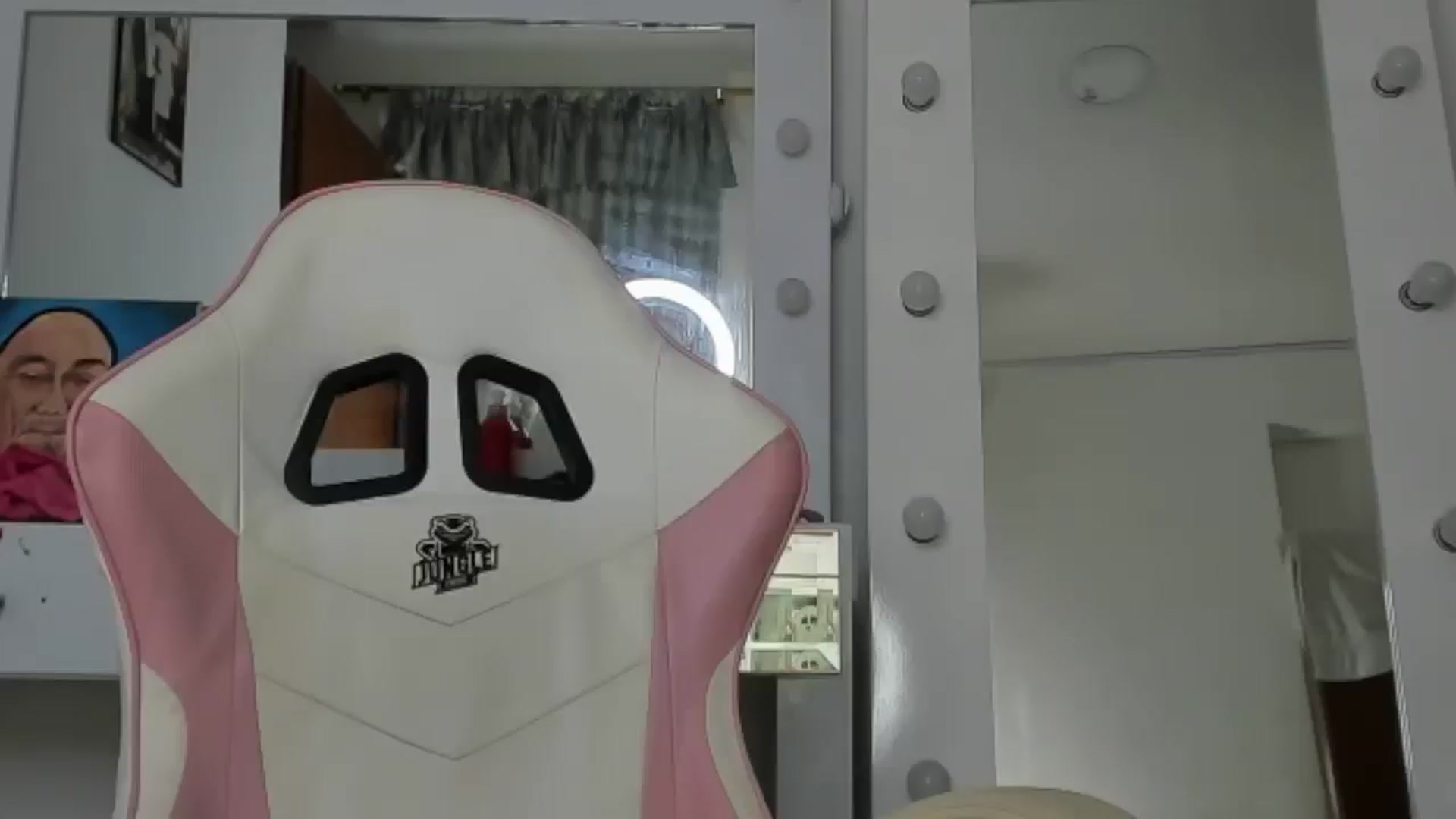 Gallery image thumbnail from KellyManely's myfreecams stream on, 12/19/2024, 14:26 image 19 of 20