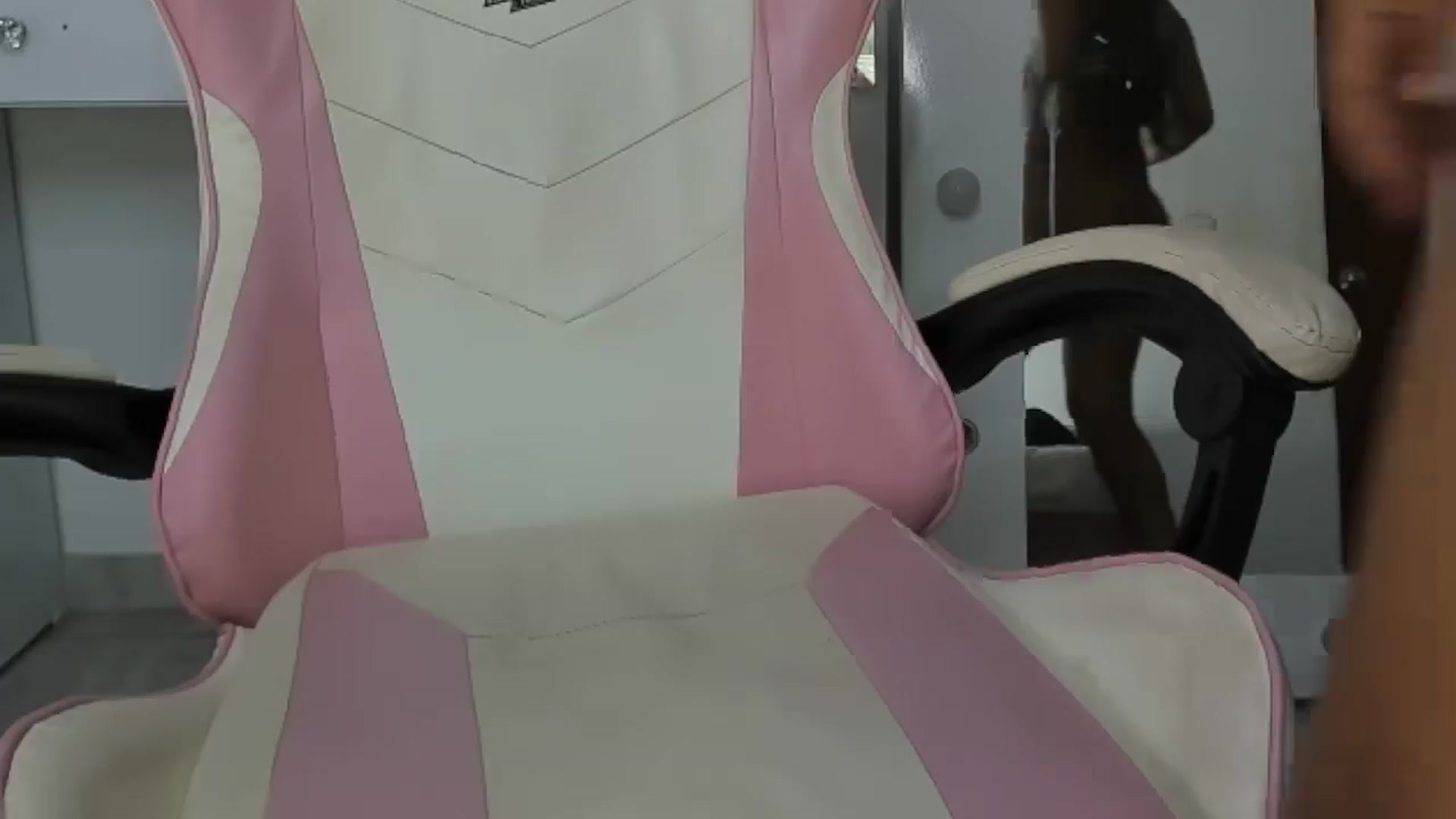 Gallery image thumbnail from KellyManely's myfreecams stream on, 12/24/2024, 13:57 image 11 of 20