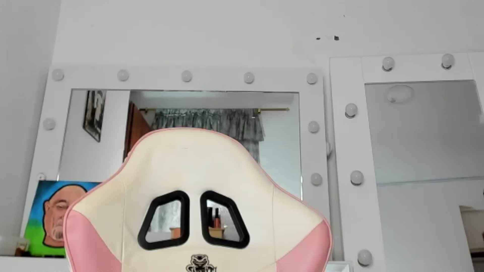Gallery image thumbnail from KellyManely's myfreecams stream on, 03/17/2025, 15:34 image 9 of 20