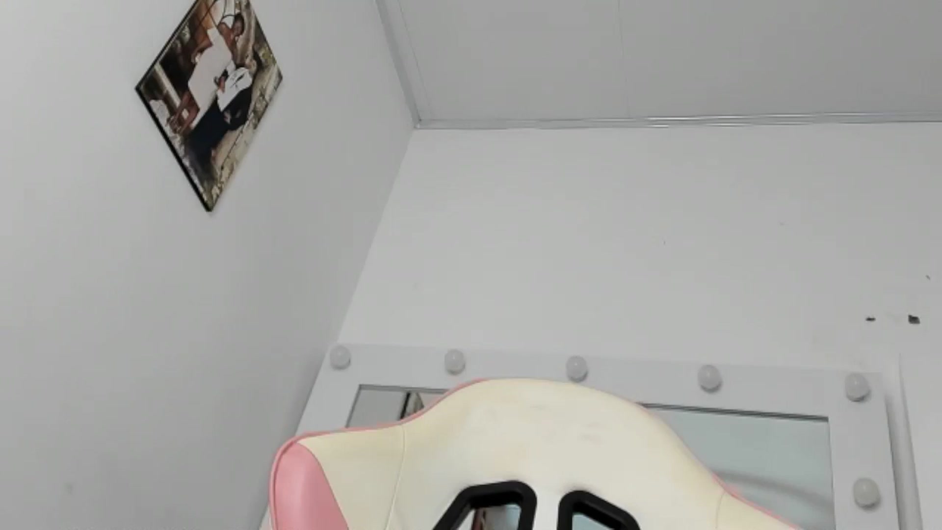 Gallery image thumbnail from KellyManely's myfreecams stream on, 03/18/2025, 16:13 image 14 of 20