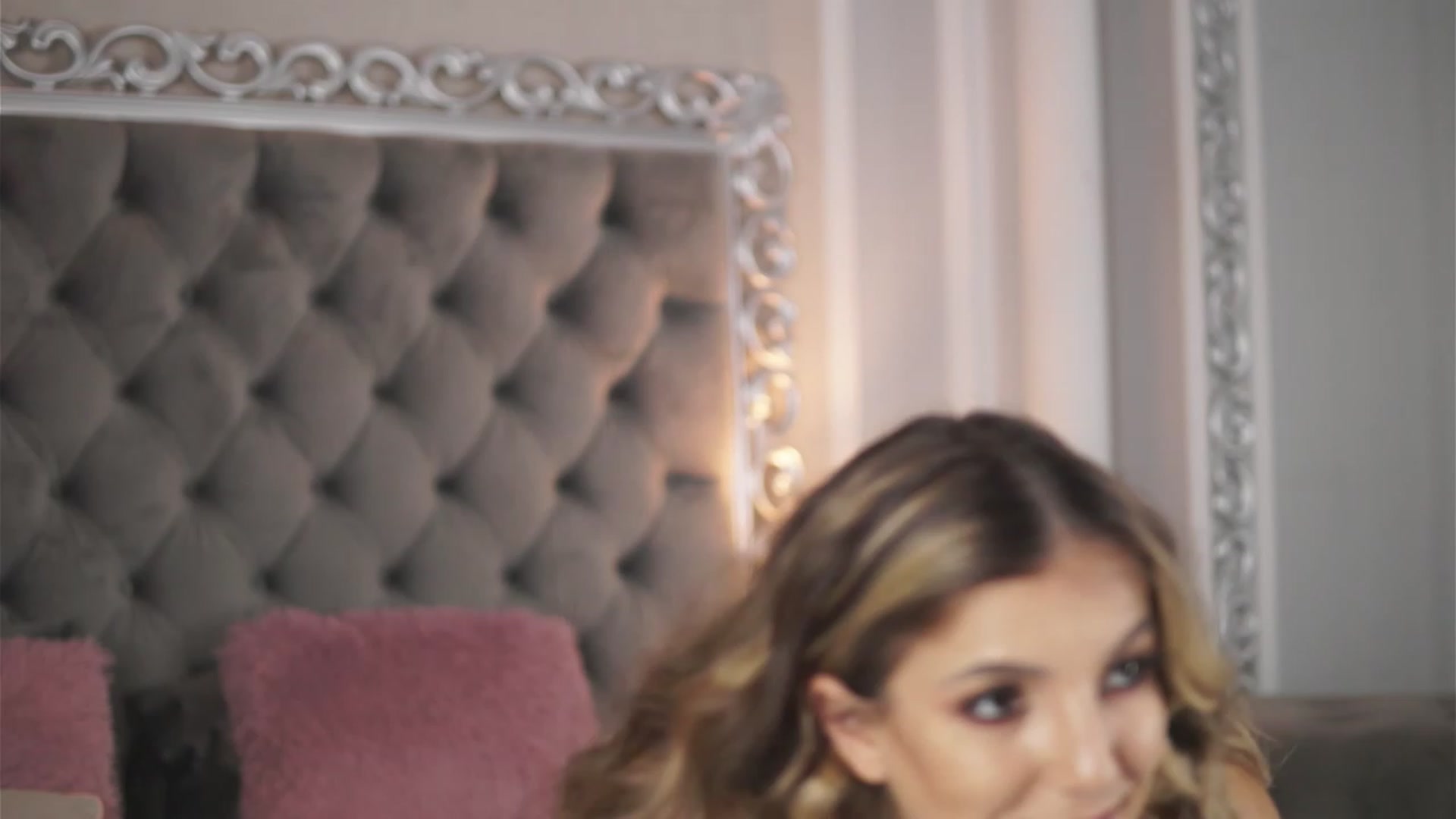 Gallery image thumbnail from KellyMathews's myfreecams stream on, 10/13/2023, 09:55 image 9 of 20