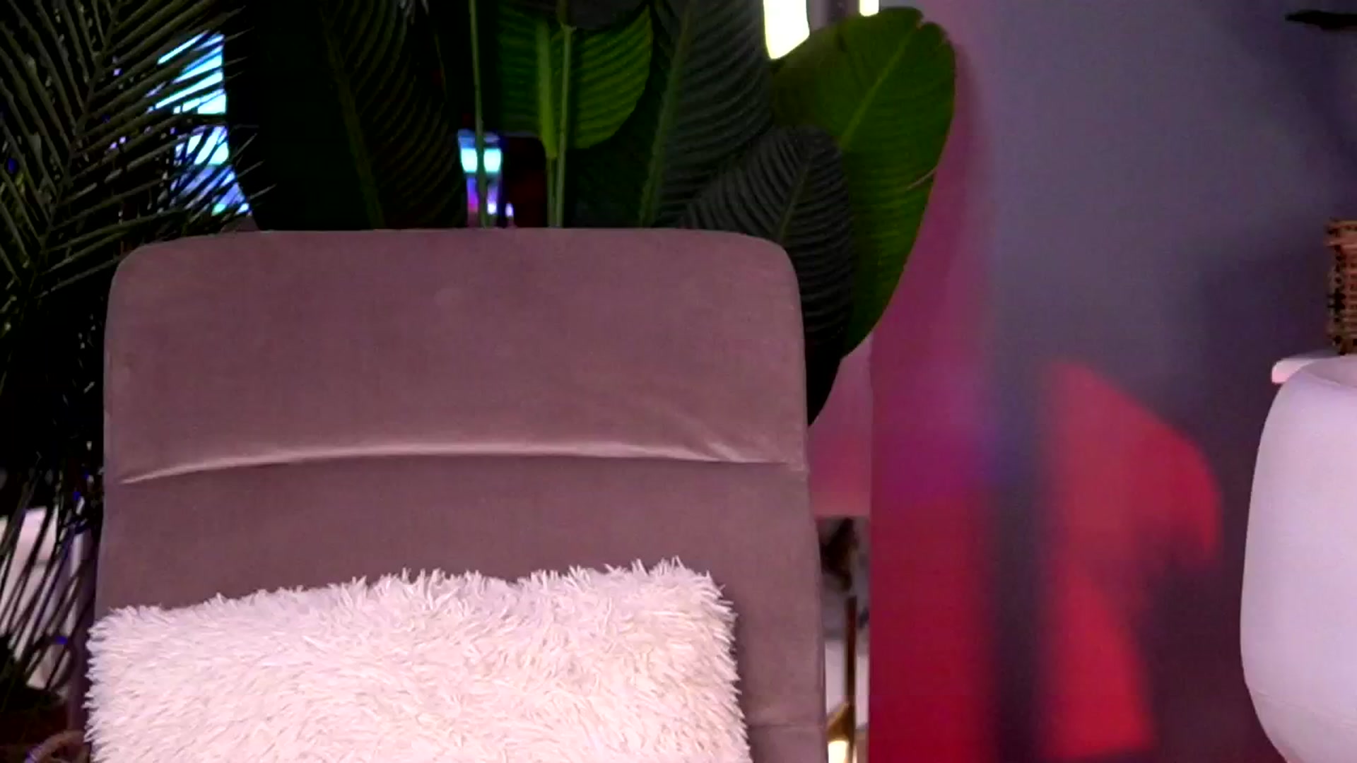 Gallery image thumbnail from KellyMathews's myfreecams stream on, 09/17/2024, 08:02 image 15 of 20