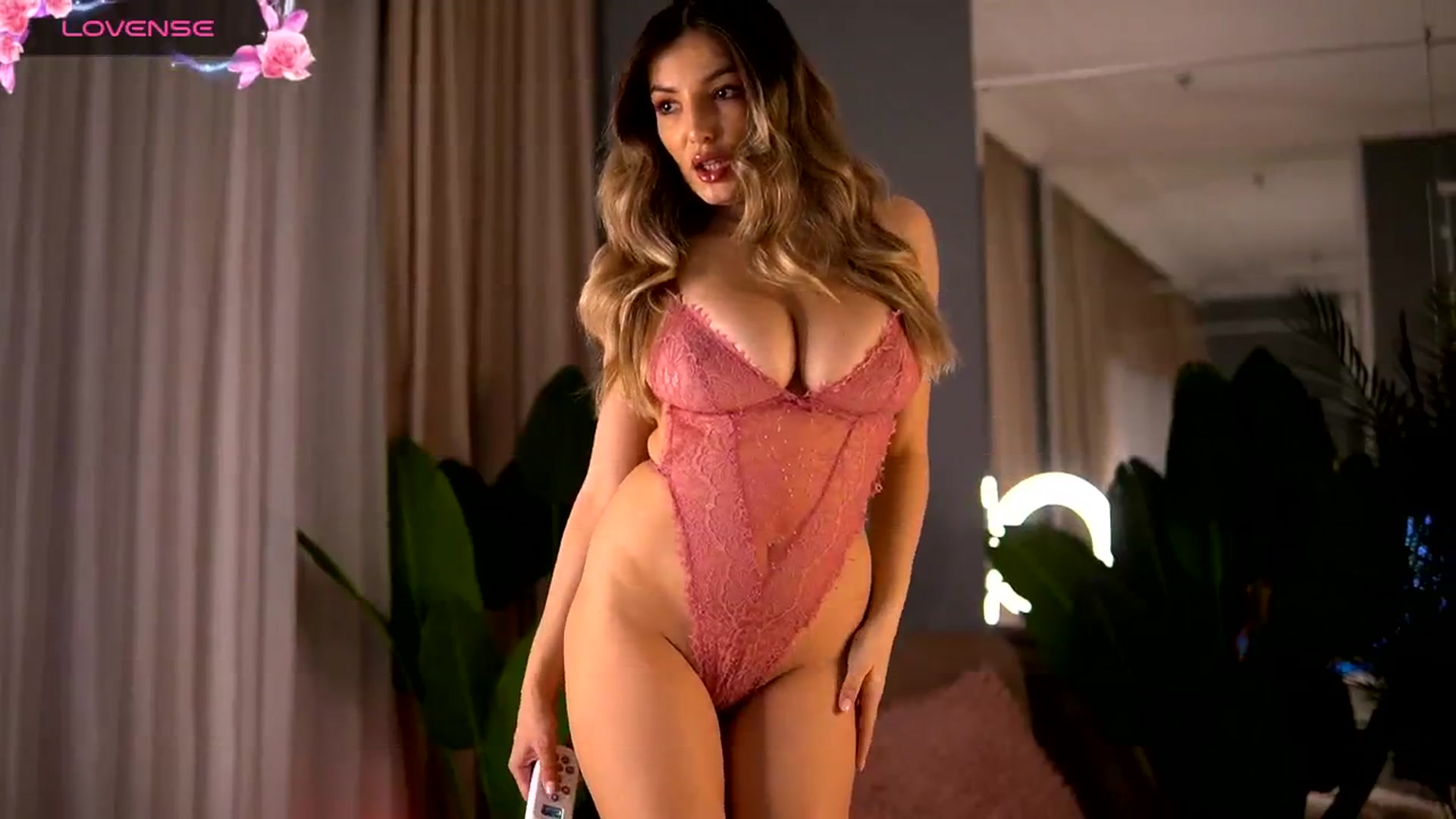 Gallery image thumbnail from KellyMathews's myfreecams stream on, 02/14/2025, 04:13 image 19 of 20
