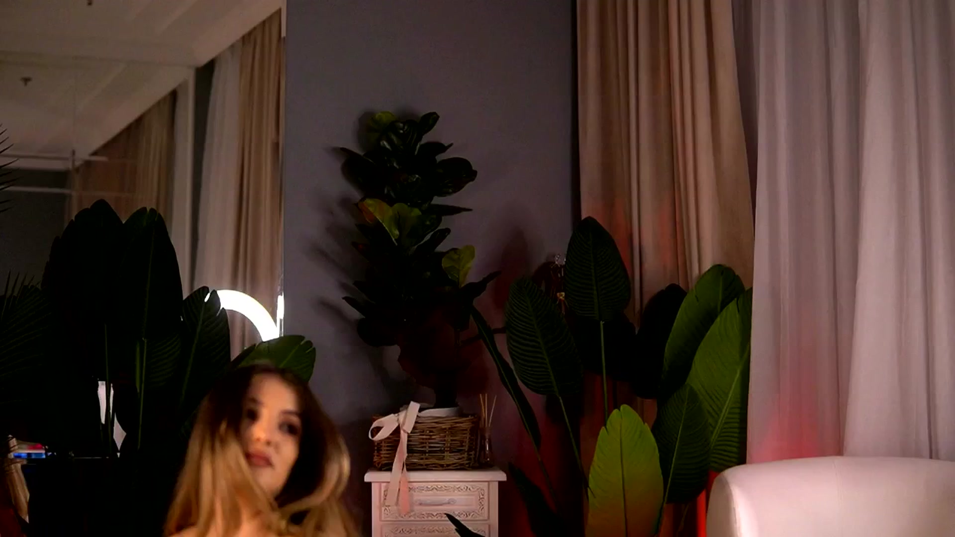 Gallery image thumbnail from KellyMathews's myfreecams stream on, 04/11/2025, 10:44 image 11 of 20