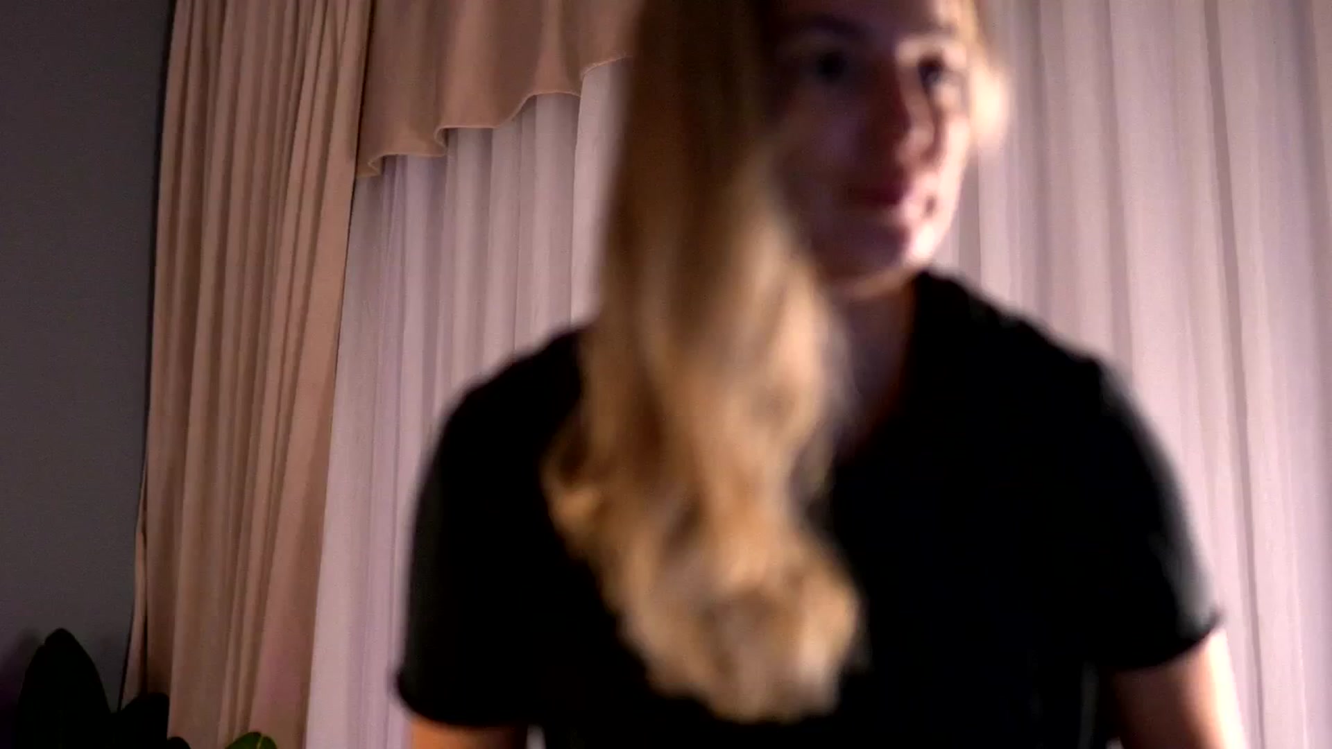 Gallery image thumbnail from KellyMathews's myfreecams stream on, 06/23/2025, 10:20 image 20 of 20