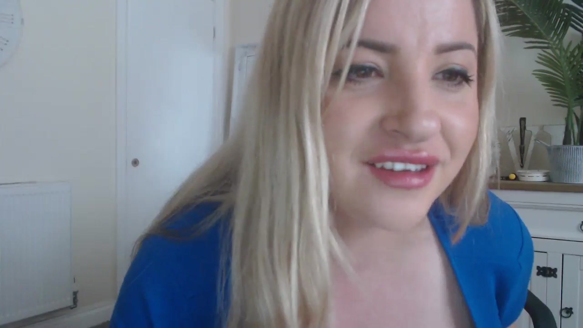 Gallery image thumbnail from KellyMelons's myfreecams stream on, 07/03/2024, 13:25 image 9 of 20