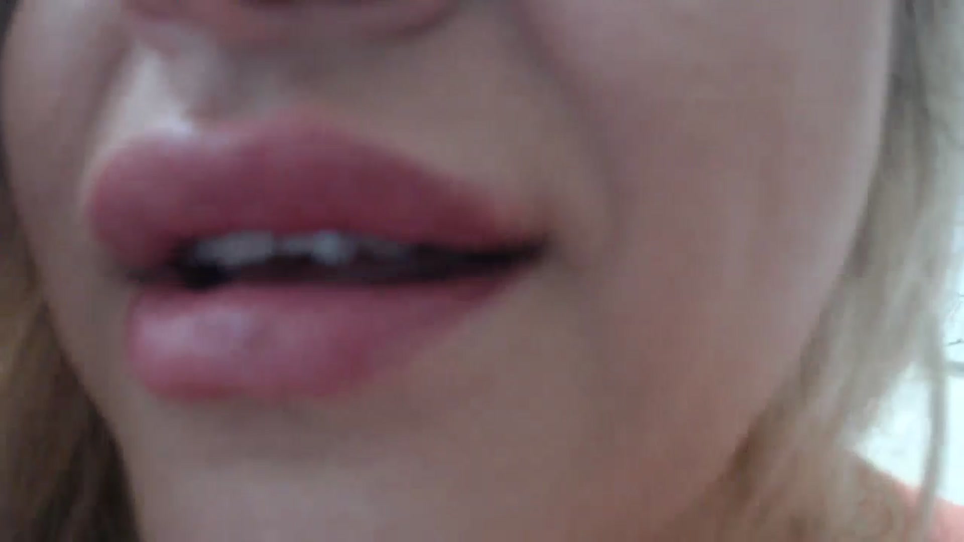 Gallery image thumbnail from KellyMelons's myfreecams stream on, 09/24/2024, 10:05 image 13 of 20