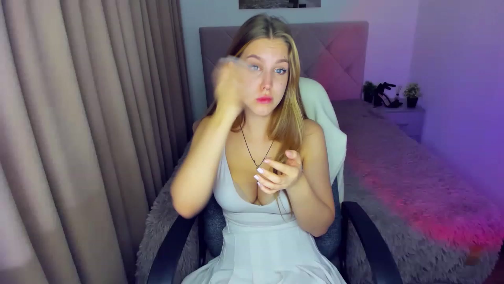 Gallery image thumbnail from KellyOlsen's myfreecams stream on, 11/19/2022, 16:24 image 16 of 20