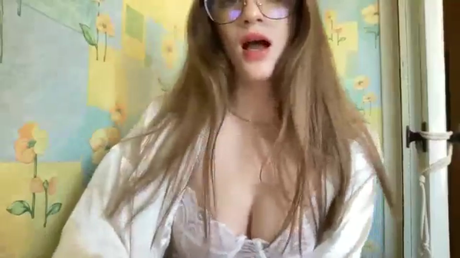 Gallery image thumbnail from KellyOrlean's myfreecams stream on, 03/21/2025, 10:28 image 10 of 20